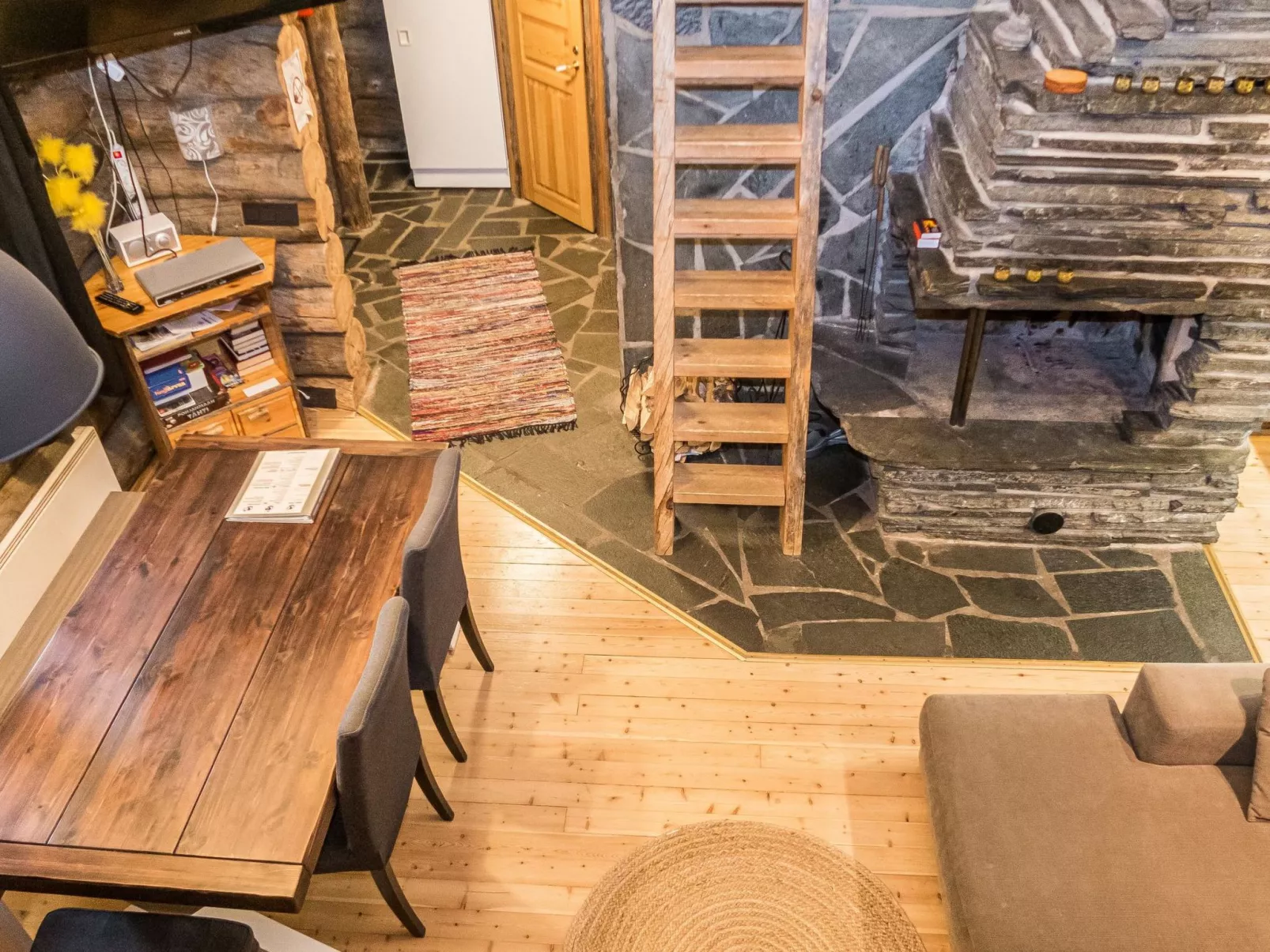 Seitsemän savua 6-Binnen