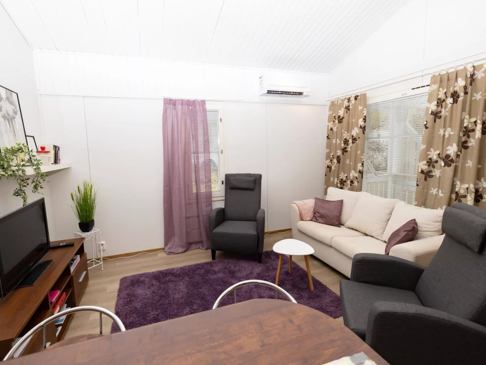 Koivukuja, katinkullantie-Binnen