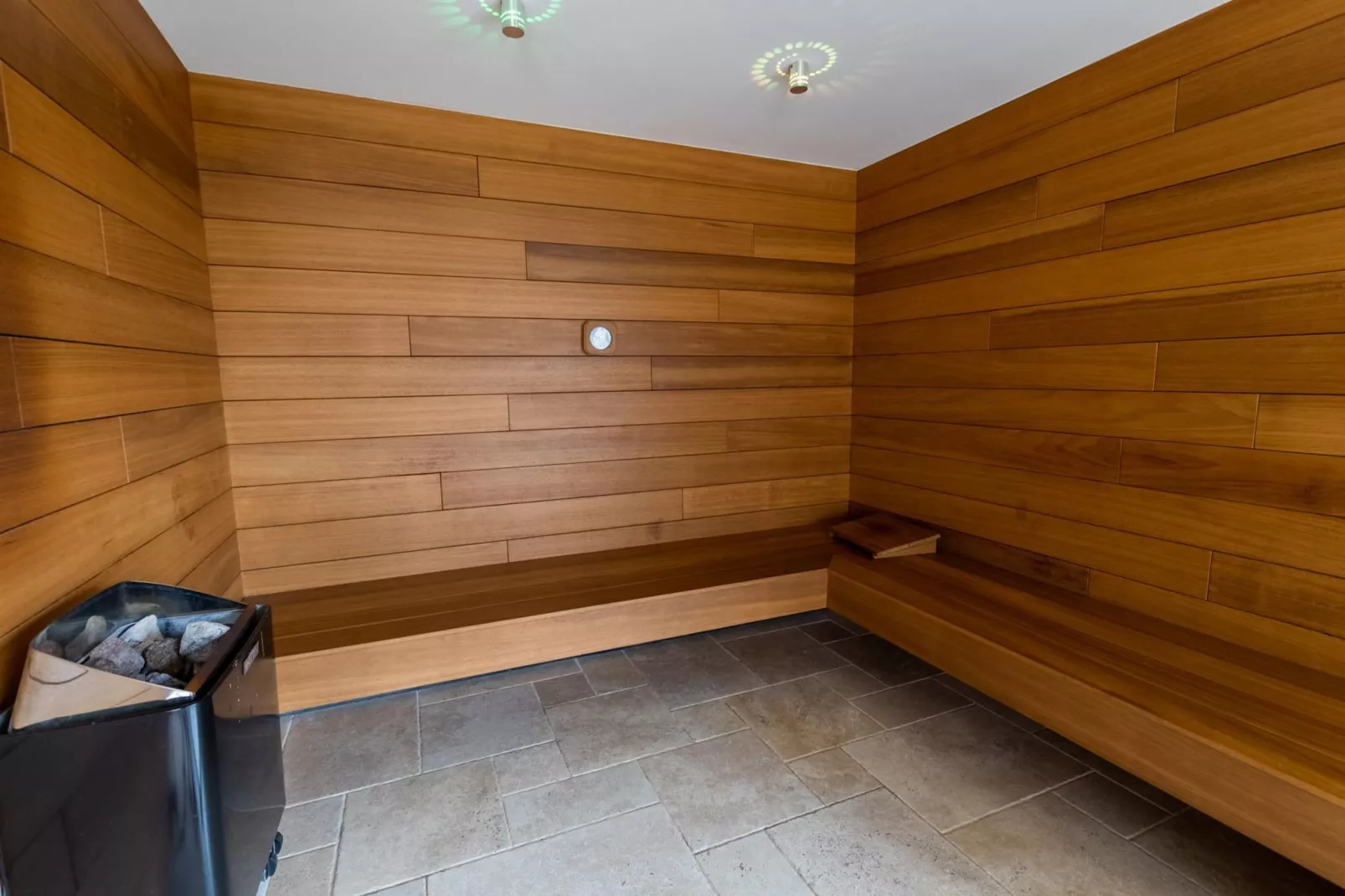 Belle Rose-Image-tags.