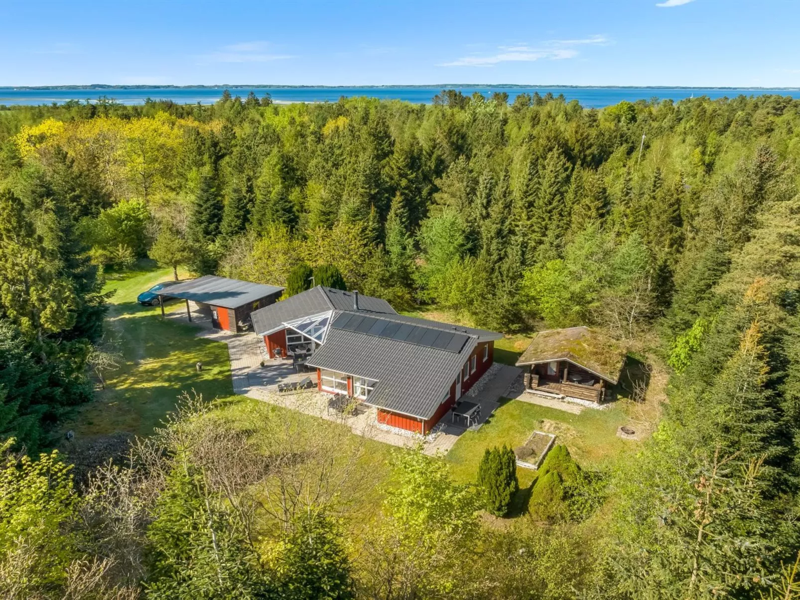 "Atti" - 500m to the fjord-Buiten