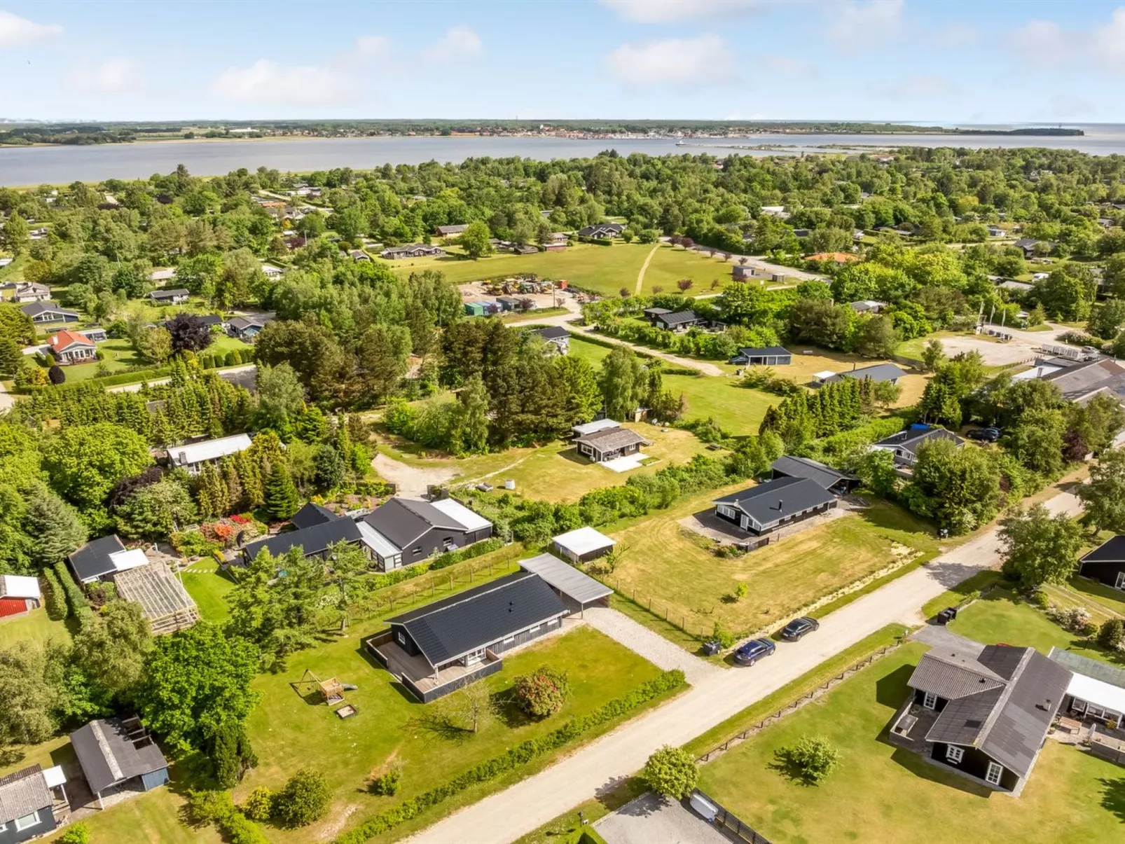 "Ebertine" - 740m to the fjord-Buiten