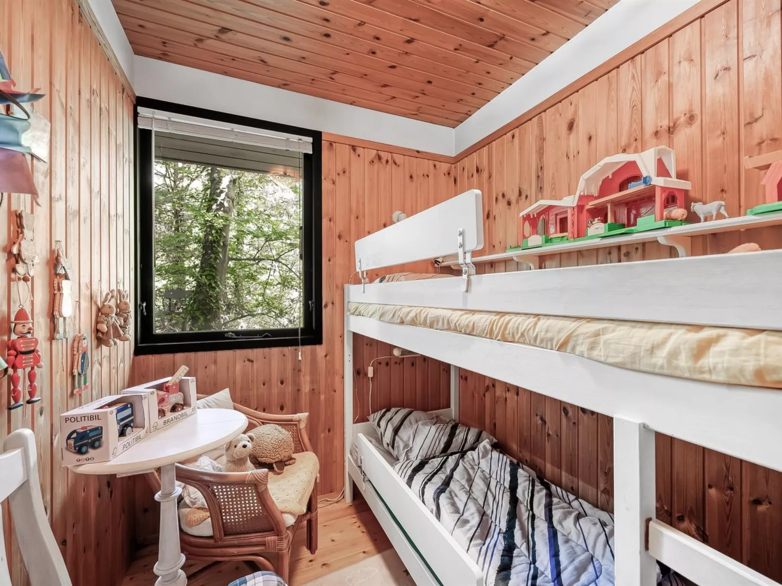 "Tenaya" - 200m to the fjord-Binnen