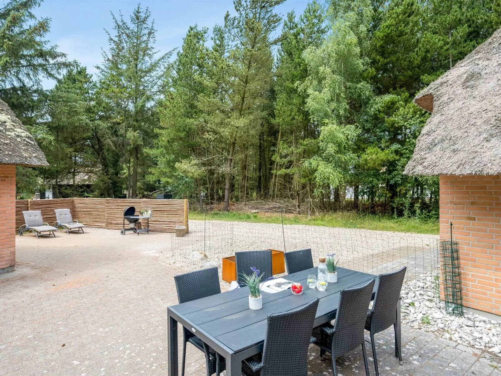 "Batsha" - 1.7km from the sea-Buiten