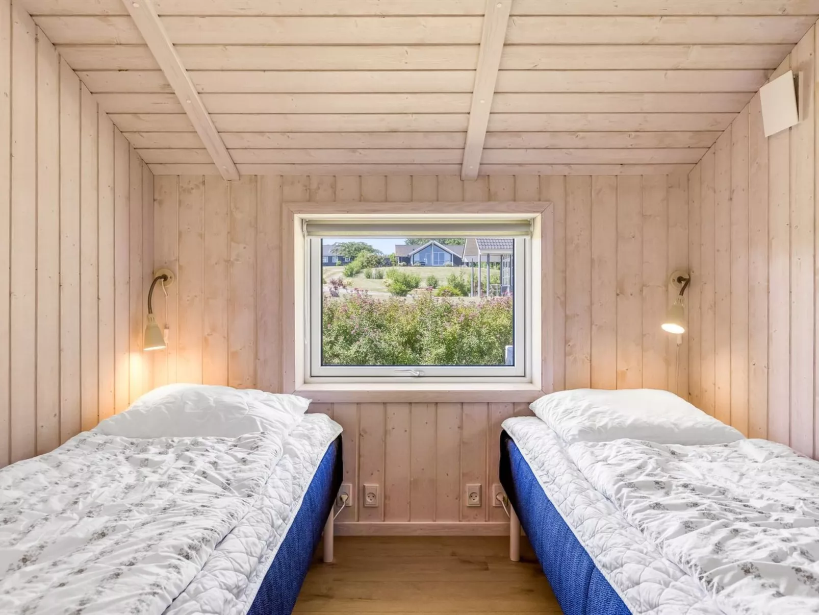 "Ariadne" - 400m from the sea-Binnen