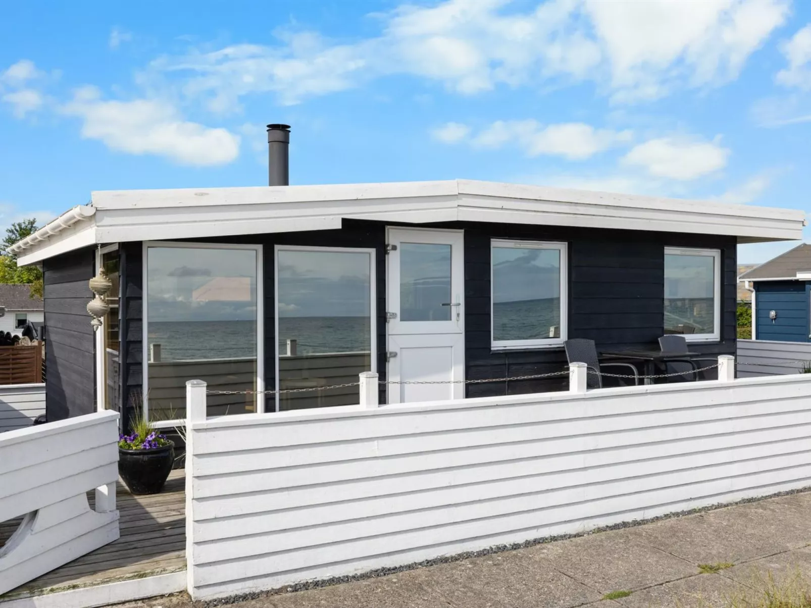 "Folkhart" - 10m from the sea-Buiten