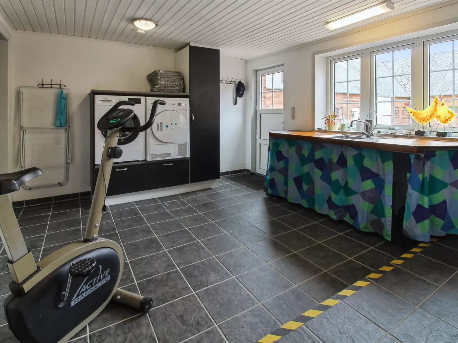 "Henrieke" - 10km from the sea-Binnen