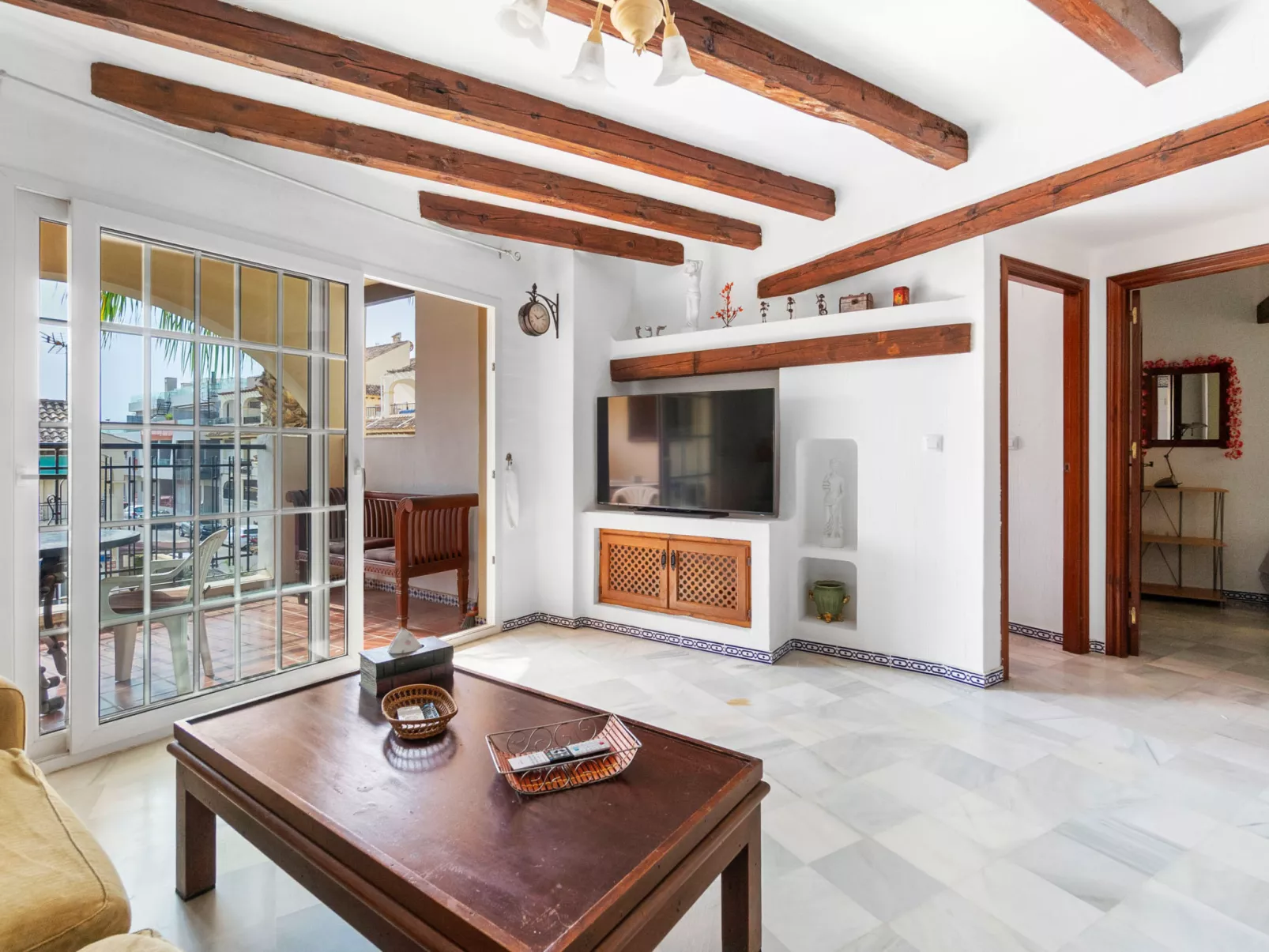 Aldea del Mar-Binnen