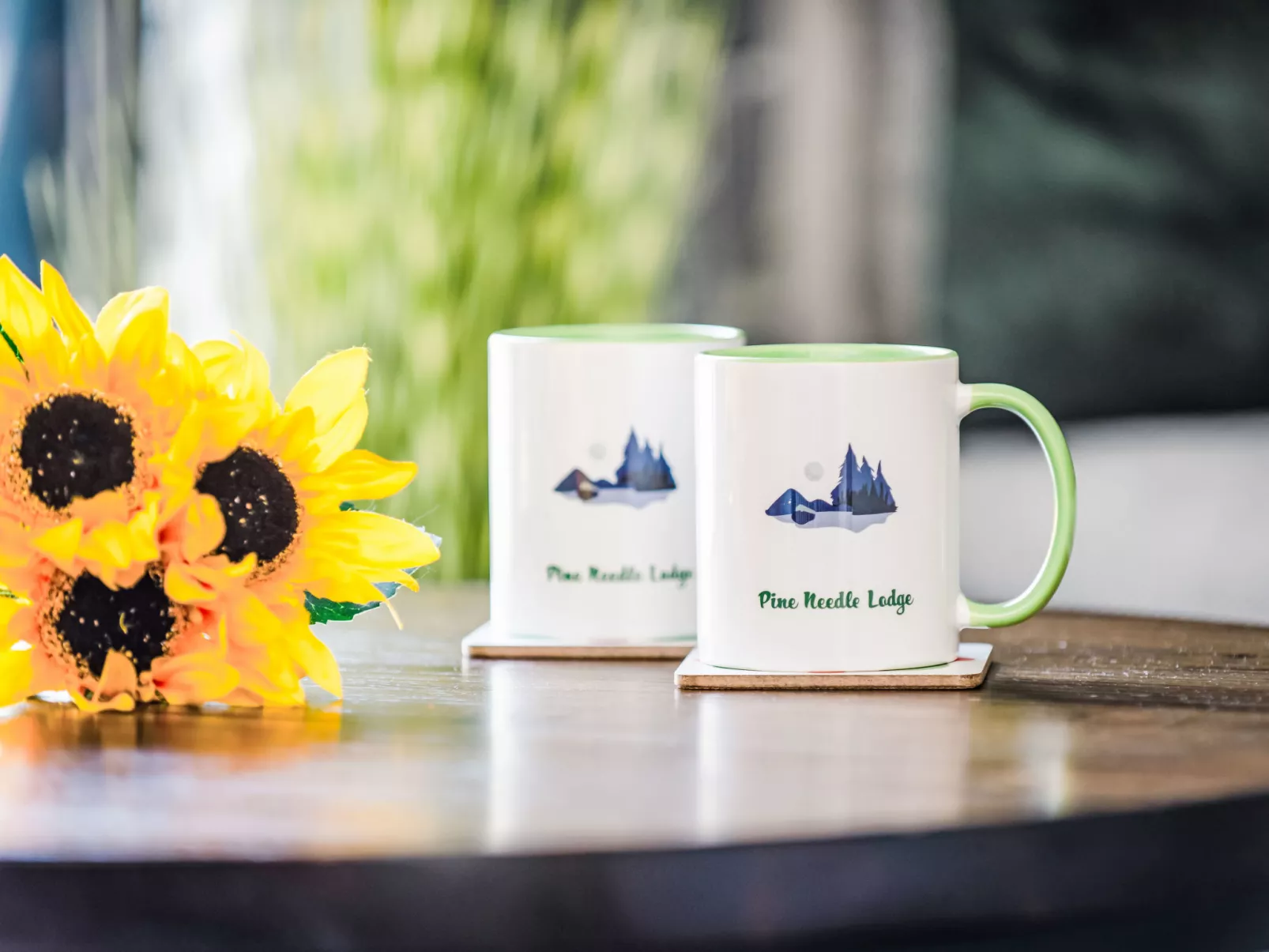 Pine Needle Lodge-Buiten