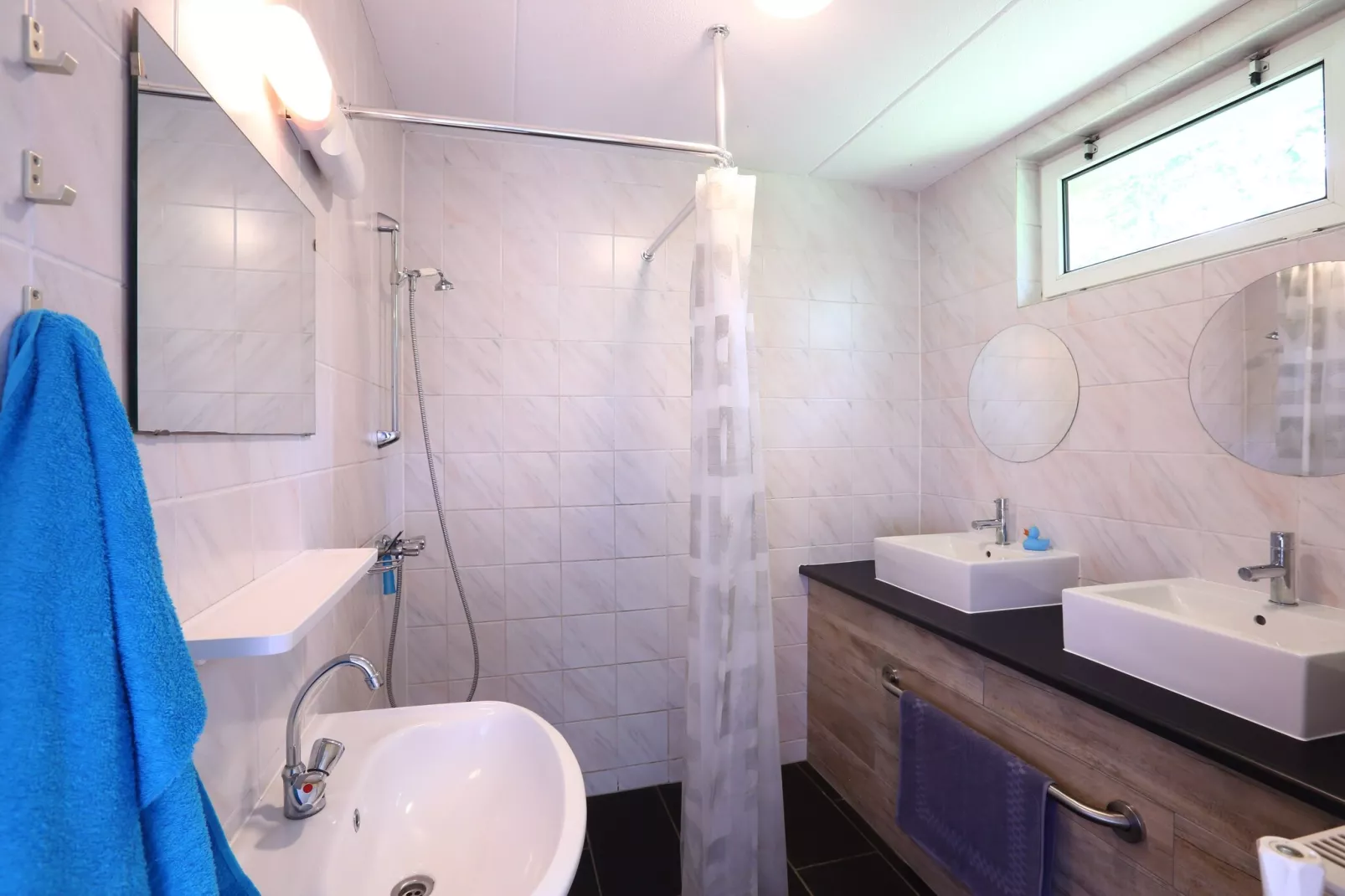 Vakantiepark Emslandermeer 13-Badkamer