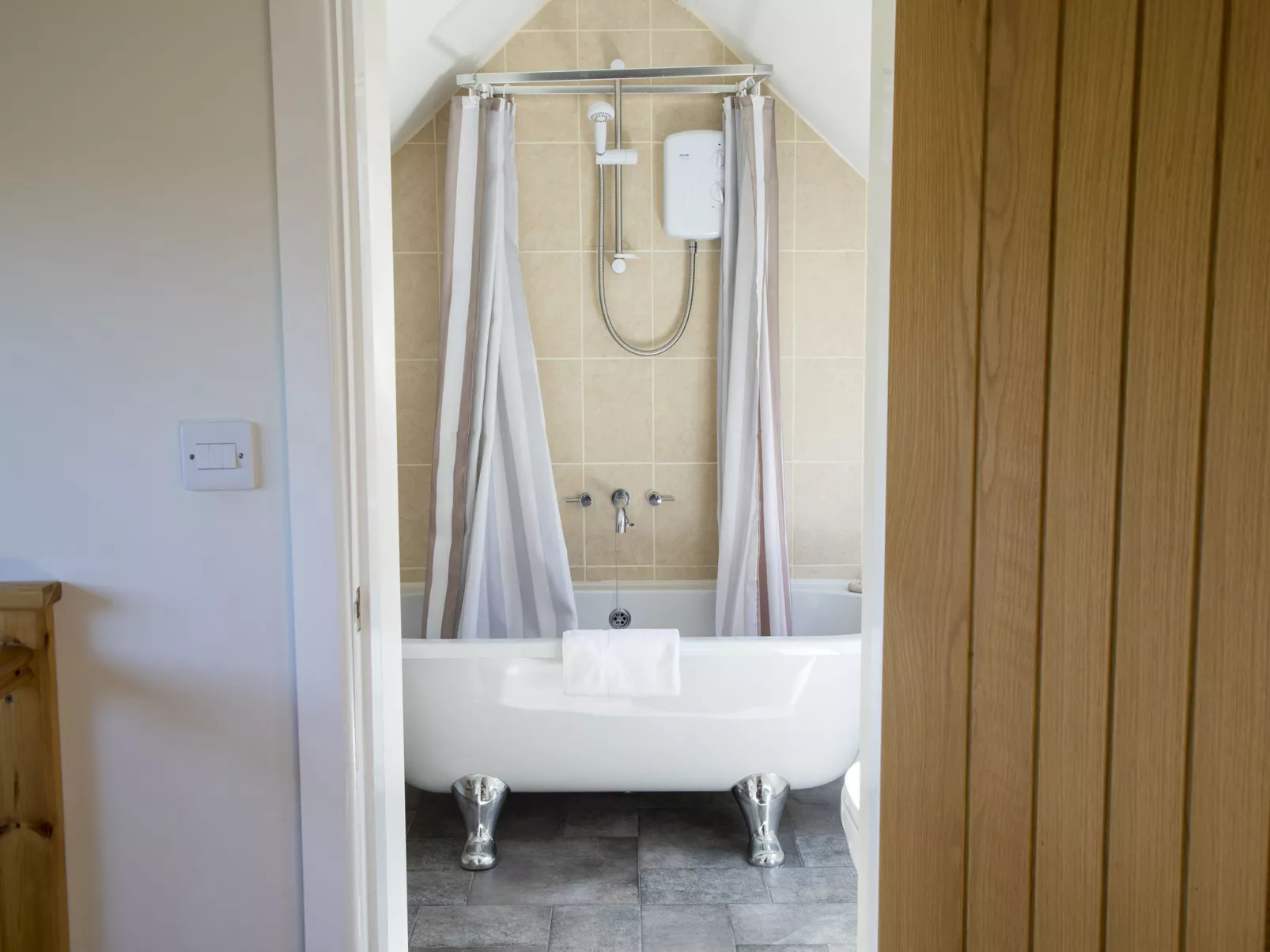 Woodpecker Cottage-Binnen