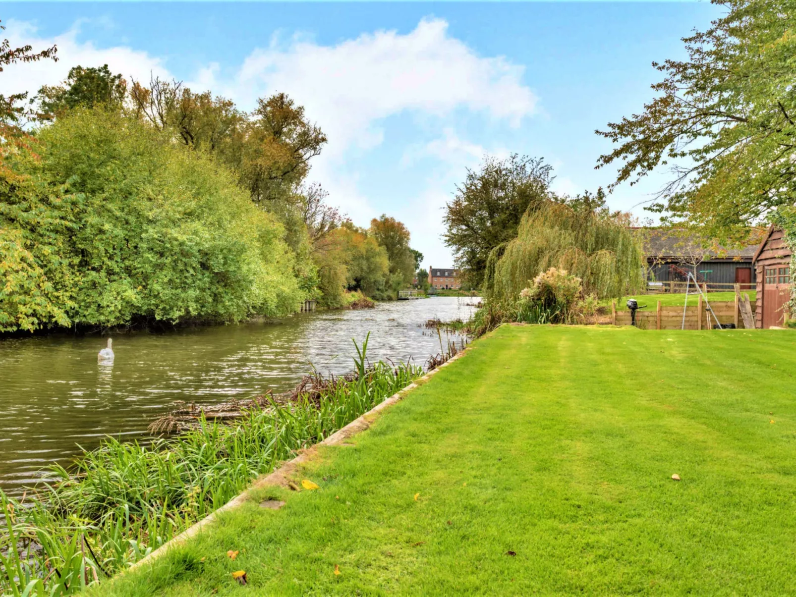 Islip Mill House - Beautiful Riverside Home-Buiten