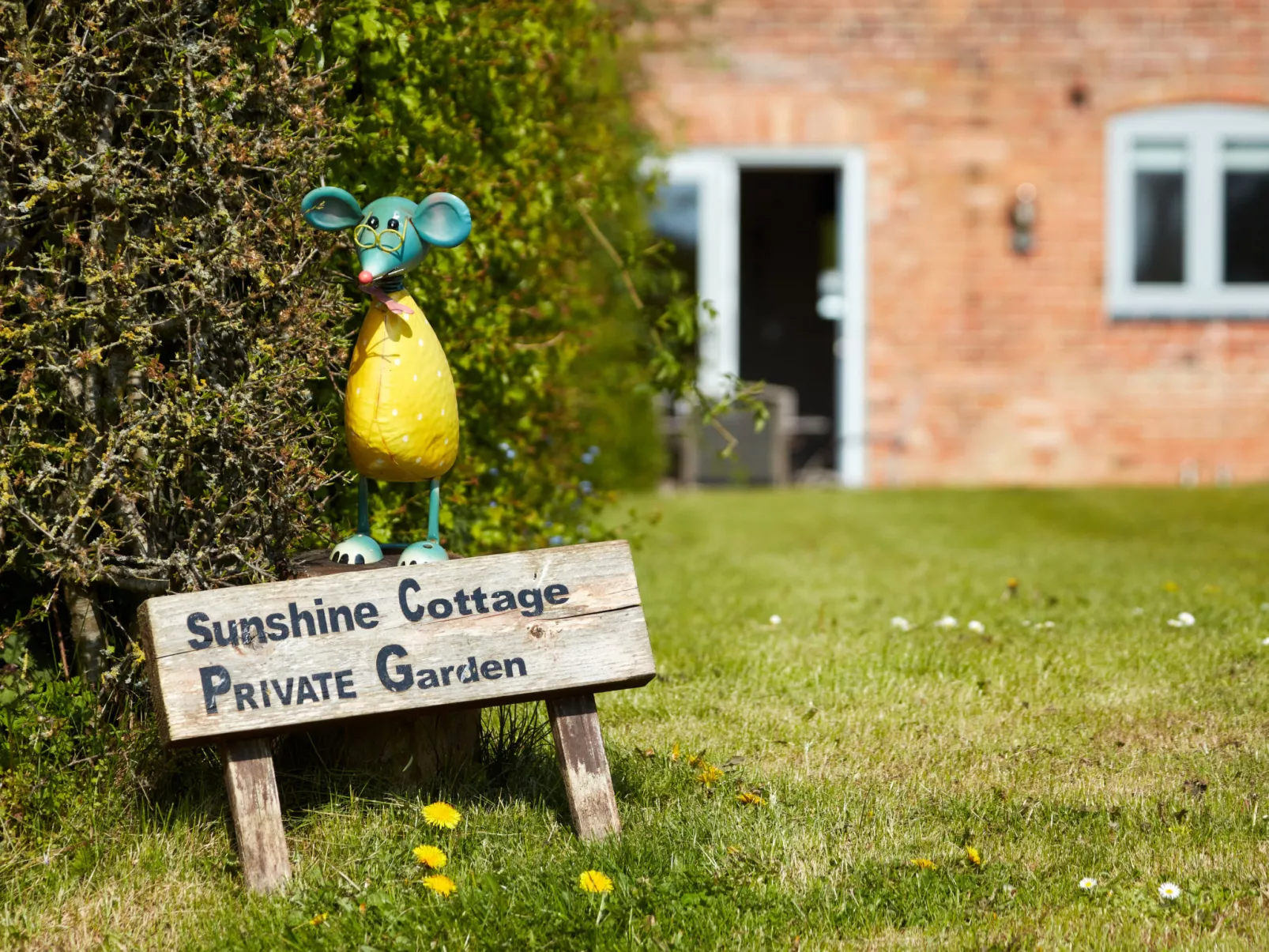 Sunshine Cottage-Buiten