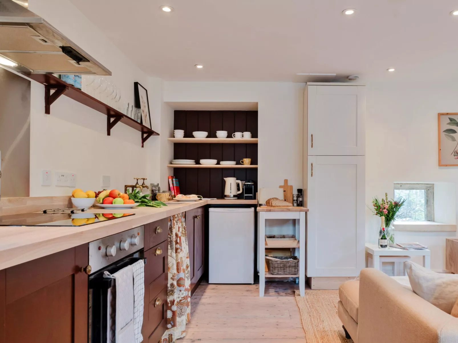 Courtside Cottage-Binnen