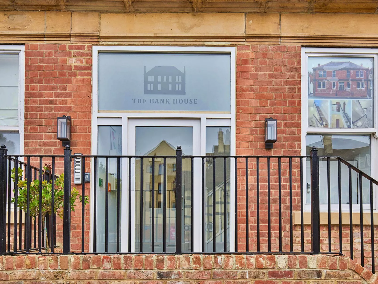 The Bank House-Buiten