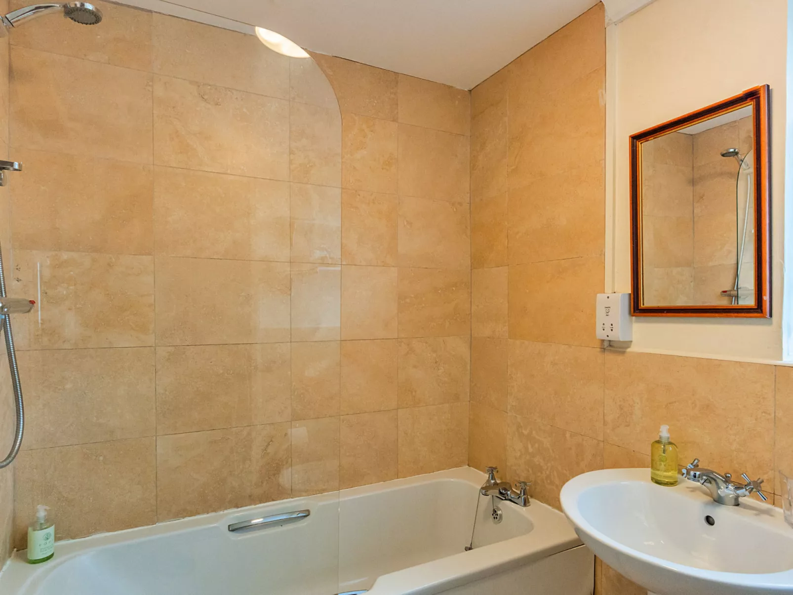 Glebe Cottage-Binnen