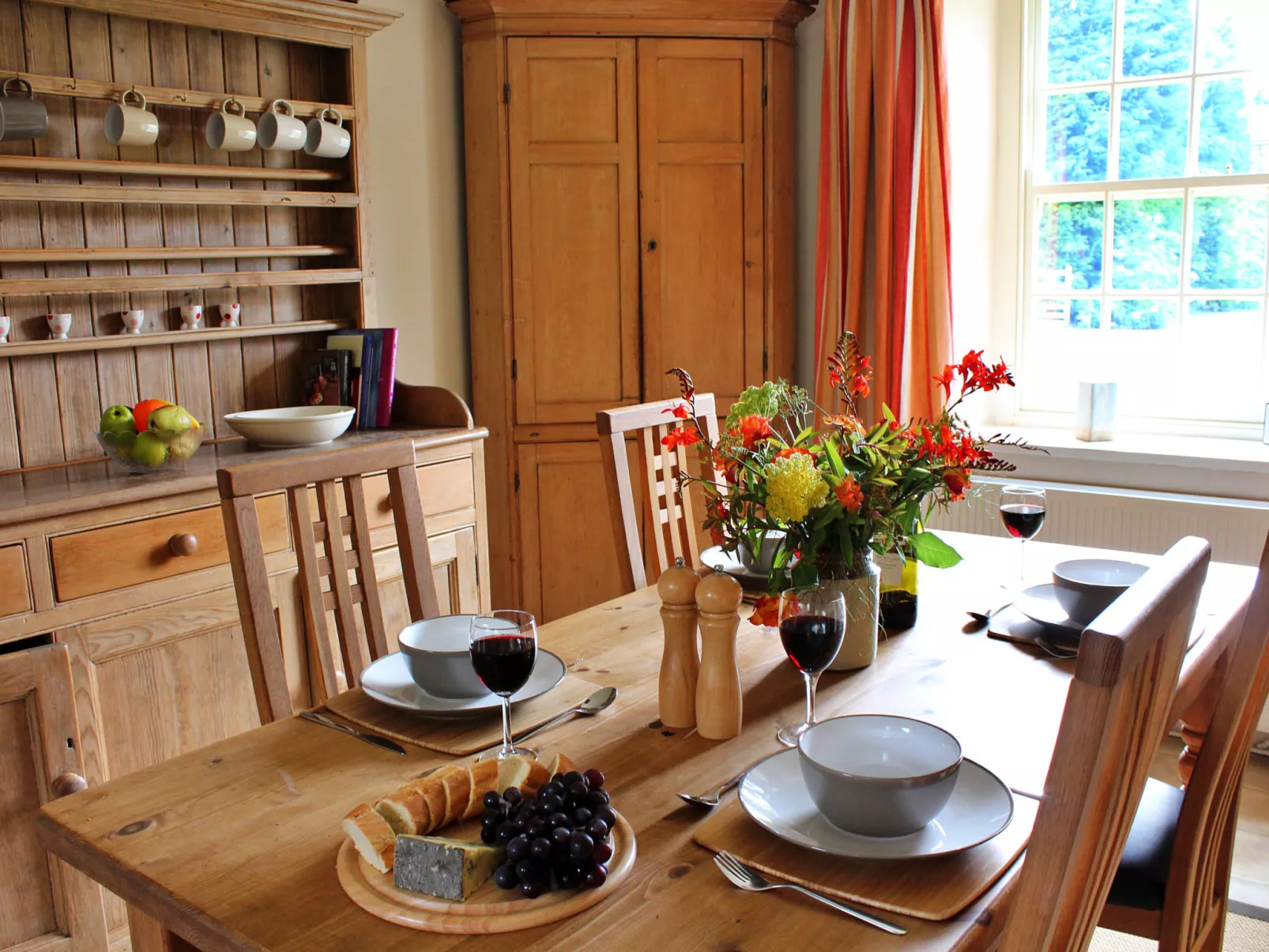 Ingleby Manor - Courtyard Cottage-Binnen