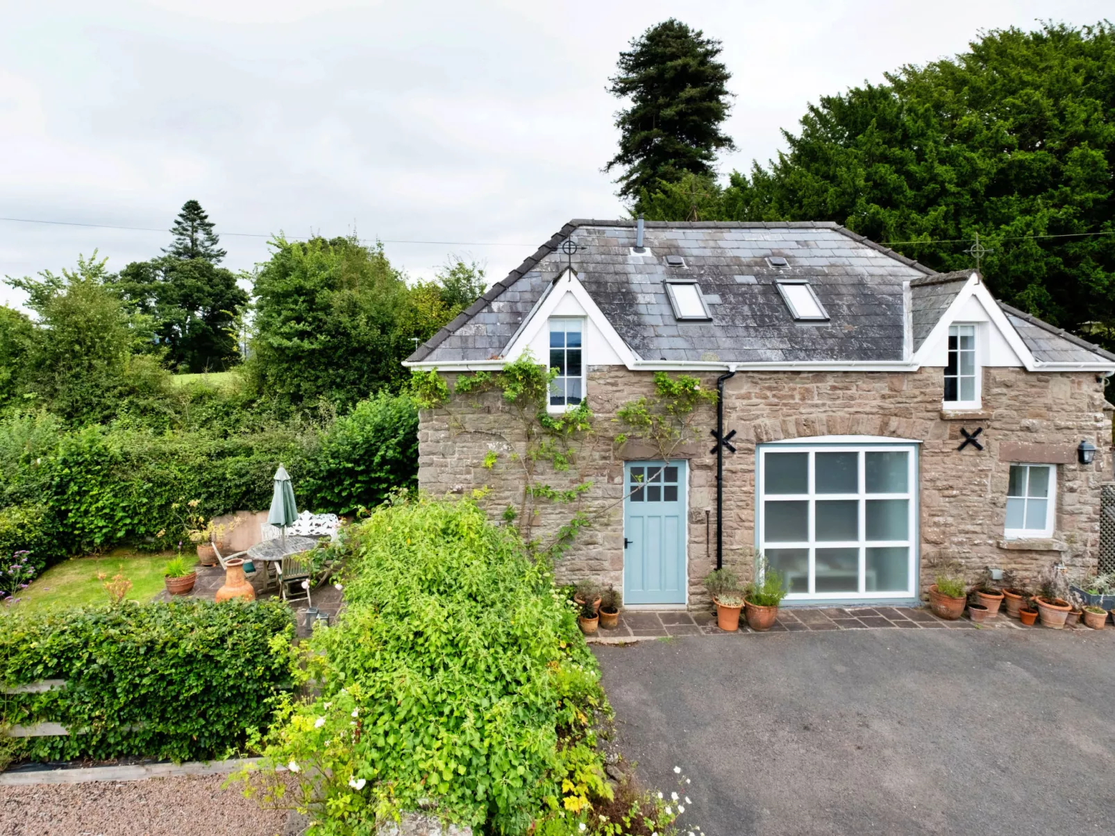 Coach House Wellbeing Retreat-Buiten