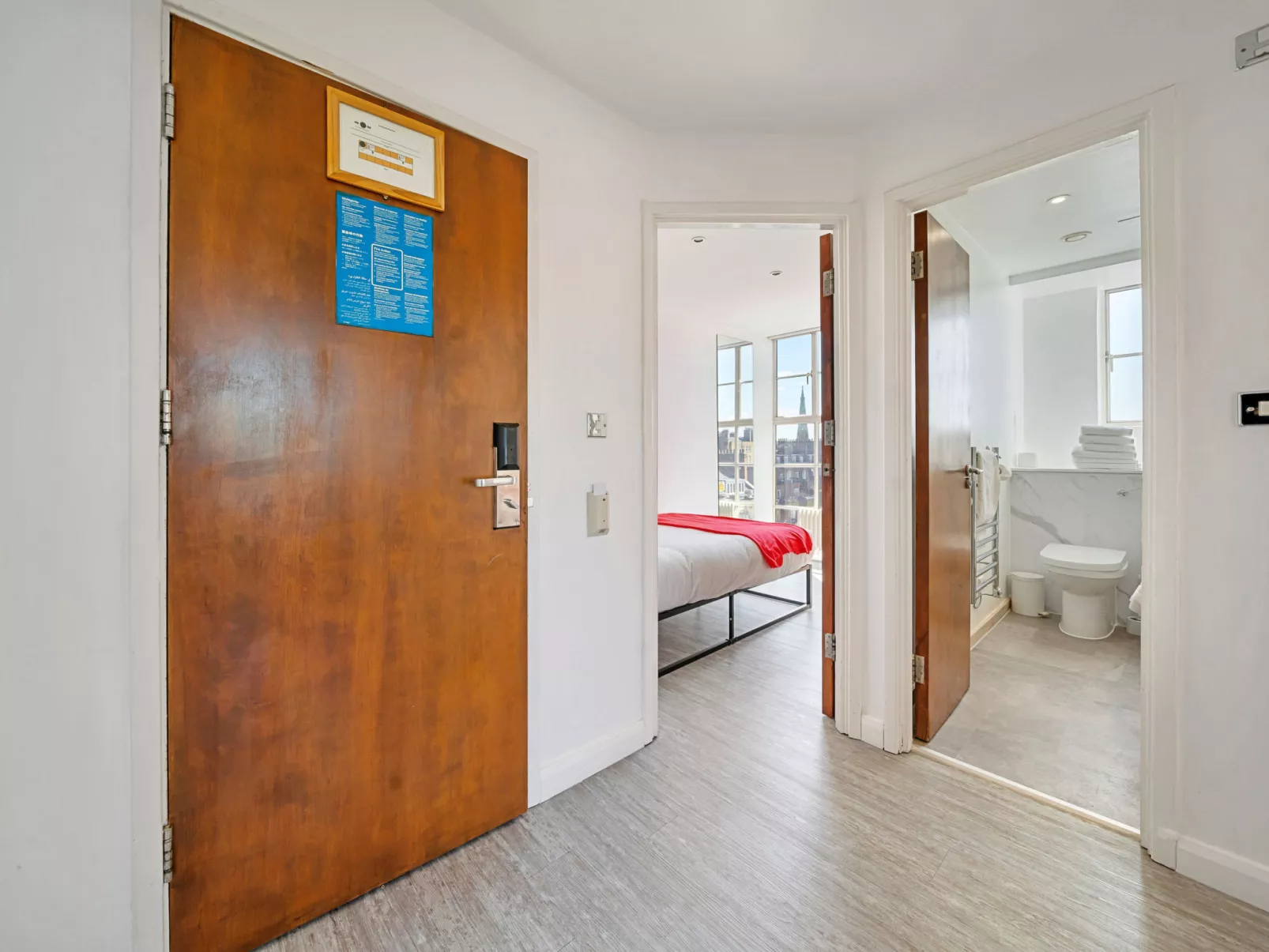 Roland House - Two Bedroom-Binnen