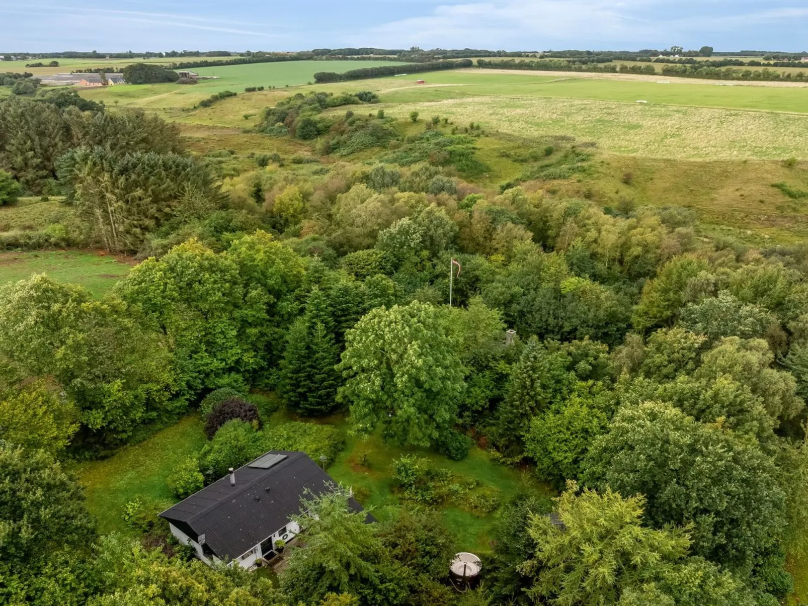 "Velika" - 300m to the fjord-Buiten