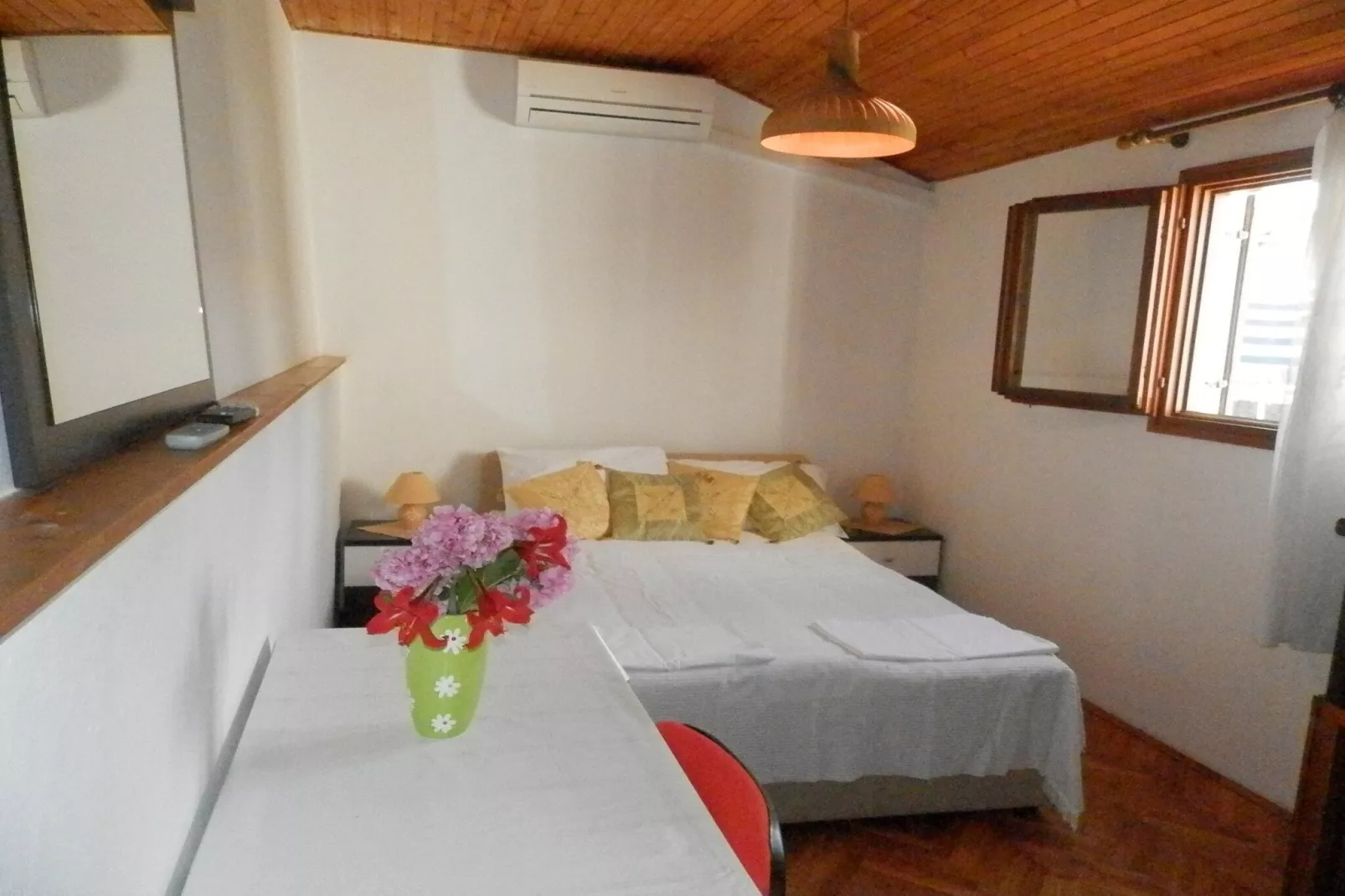 Villa Hortenzia -  One-Bedroom Apartment with Terrace-1 - (A)-Slaapkamer