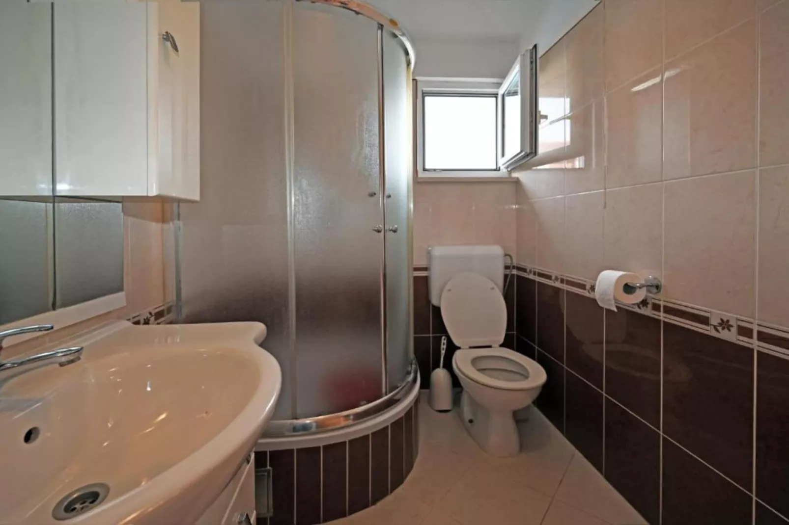 Apartments Mihovilović - 50 m from beach - One Bedroom Apartment with Terrace and Pool view (A4)-Badkamer