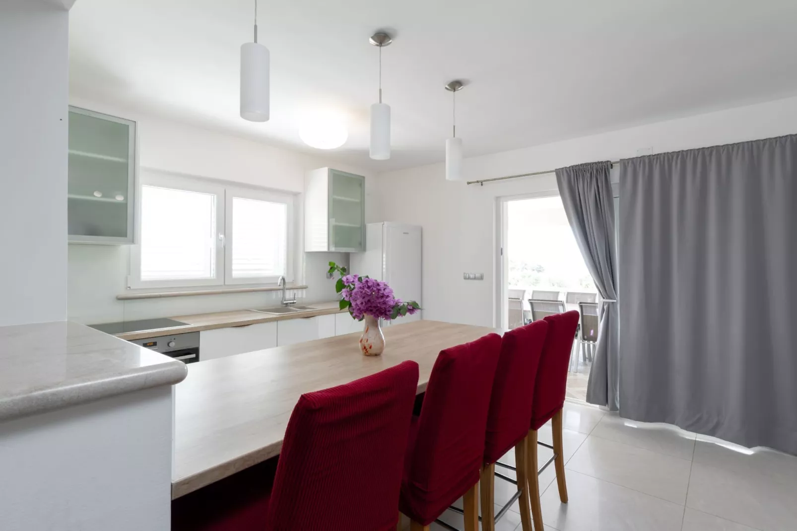 Modern Villa with Pool-Eetkamer