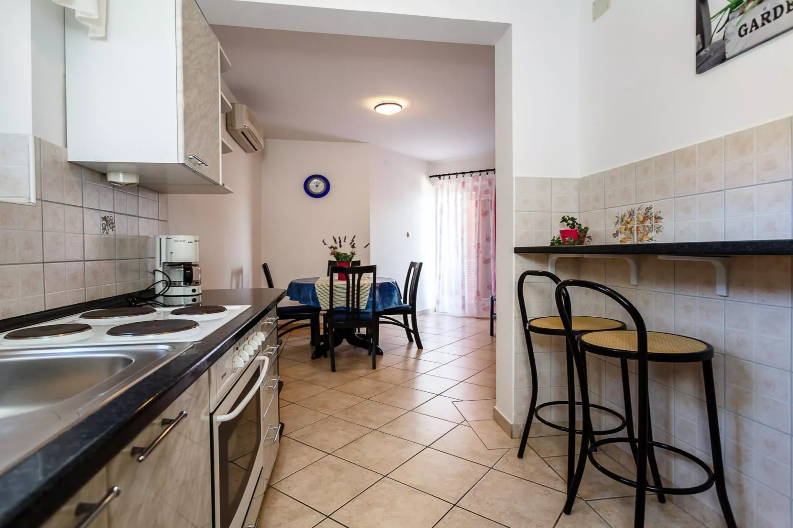 Comfortable and Sunny Krk Apartment - One Bedroom Apartment with Terrace-Keuken