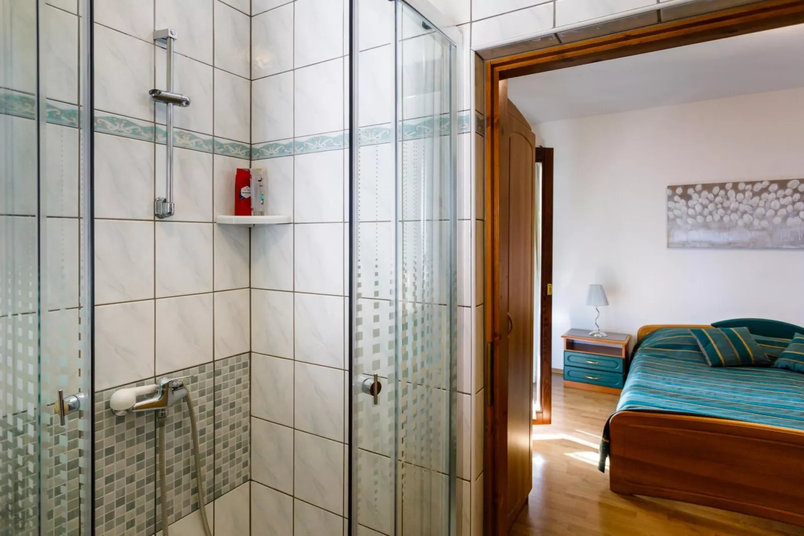 Sunny and Sleek Krk Rooms with Balcony - Classic Double Room with Balcony (owner Zelena)-Badkamer