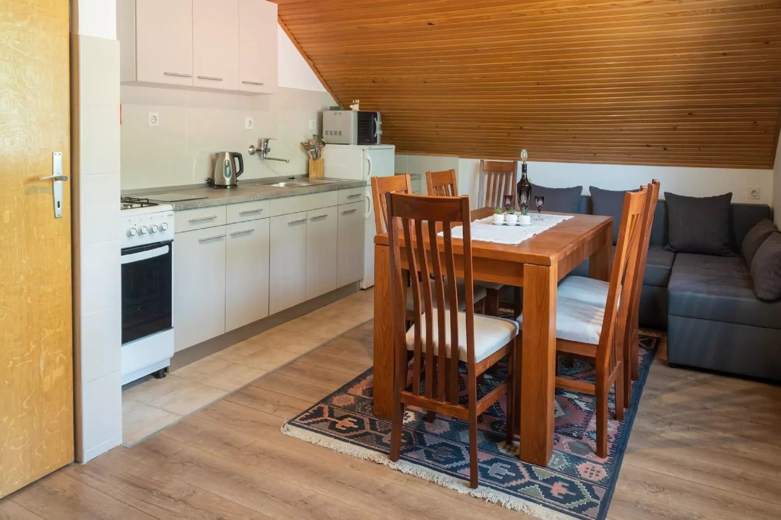 Attic Apartment with Balcony A2-Keuken