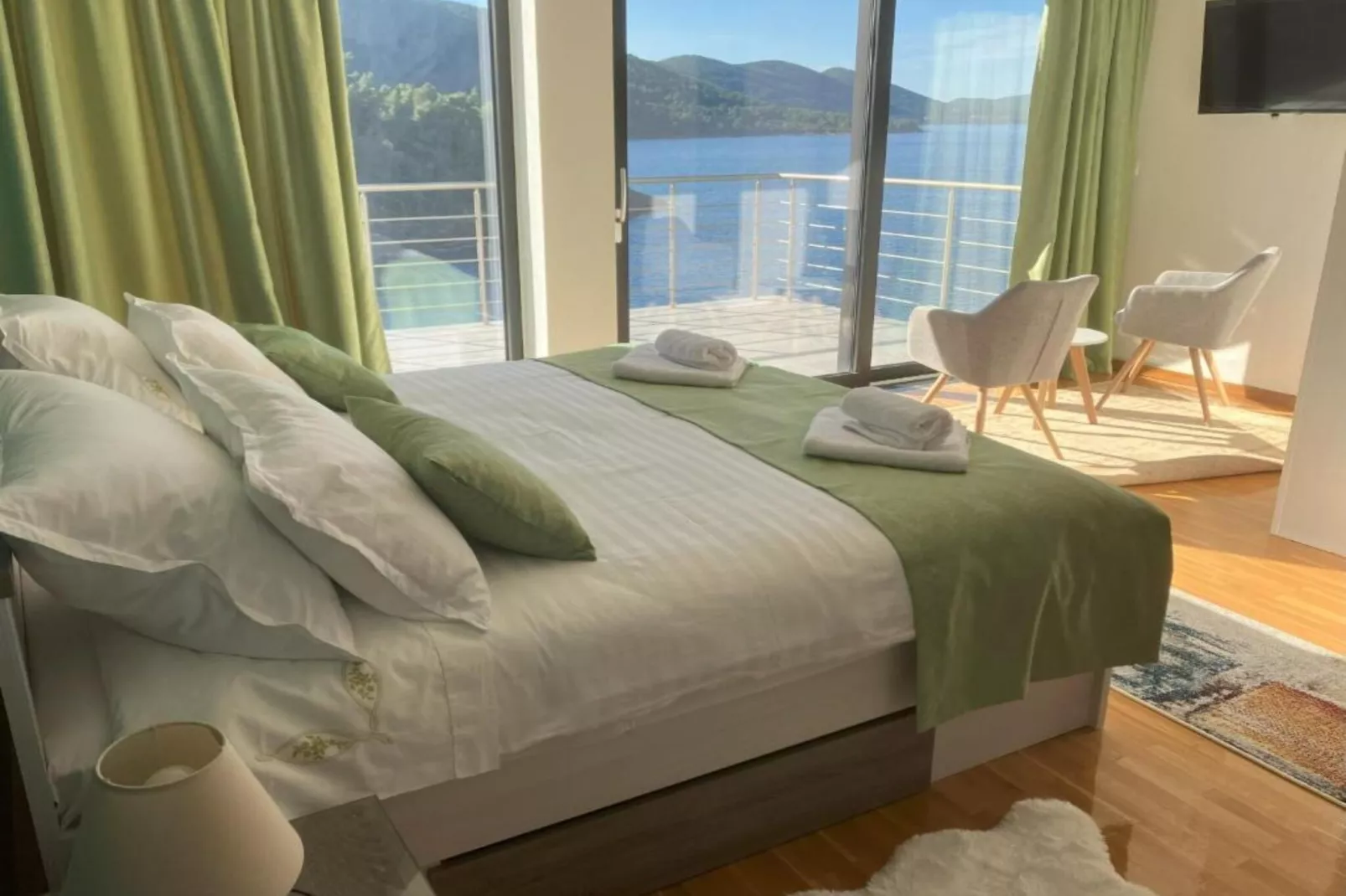 Beachfront Luxury Villa with Private Pool and Stunning Sea Views-Slaapkamer