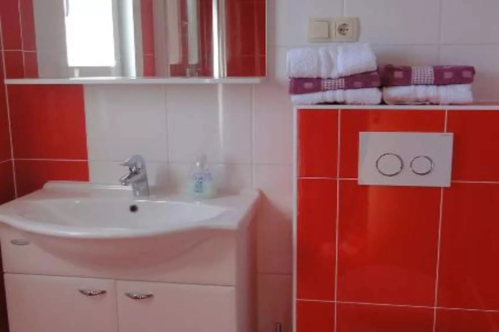 Cozy Vodice Garden Apartments With Terrace and BBQ -  Comfort one bedroom apartment (GREEN)-Badkamer