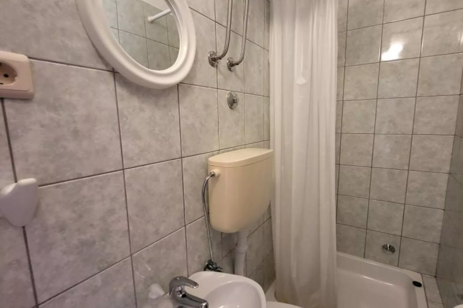 Two-Bedroom Apartment With Terrace And Sea View (A2)-Badkamer