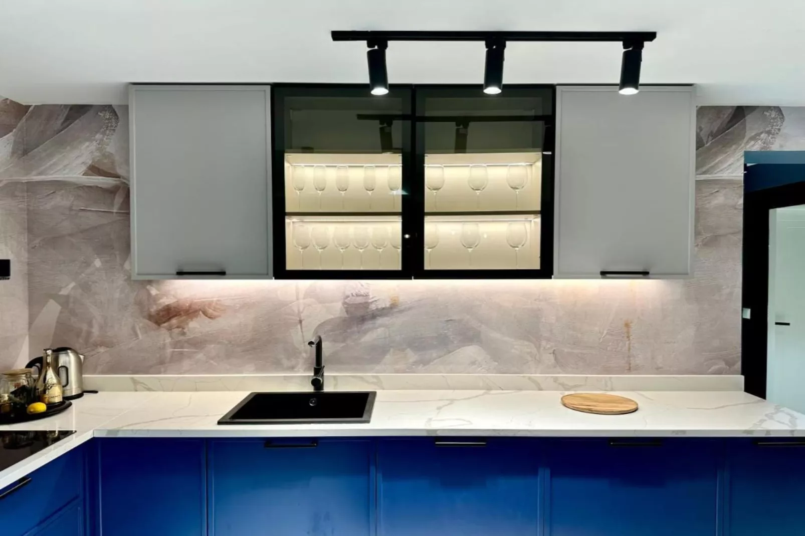 Leonarda Waterfront Residences-Two-Bedroom Apartment with private pool (The Bayfront One) -S5-Keuken