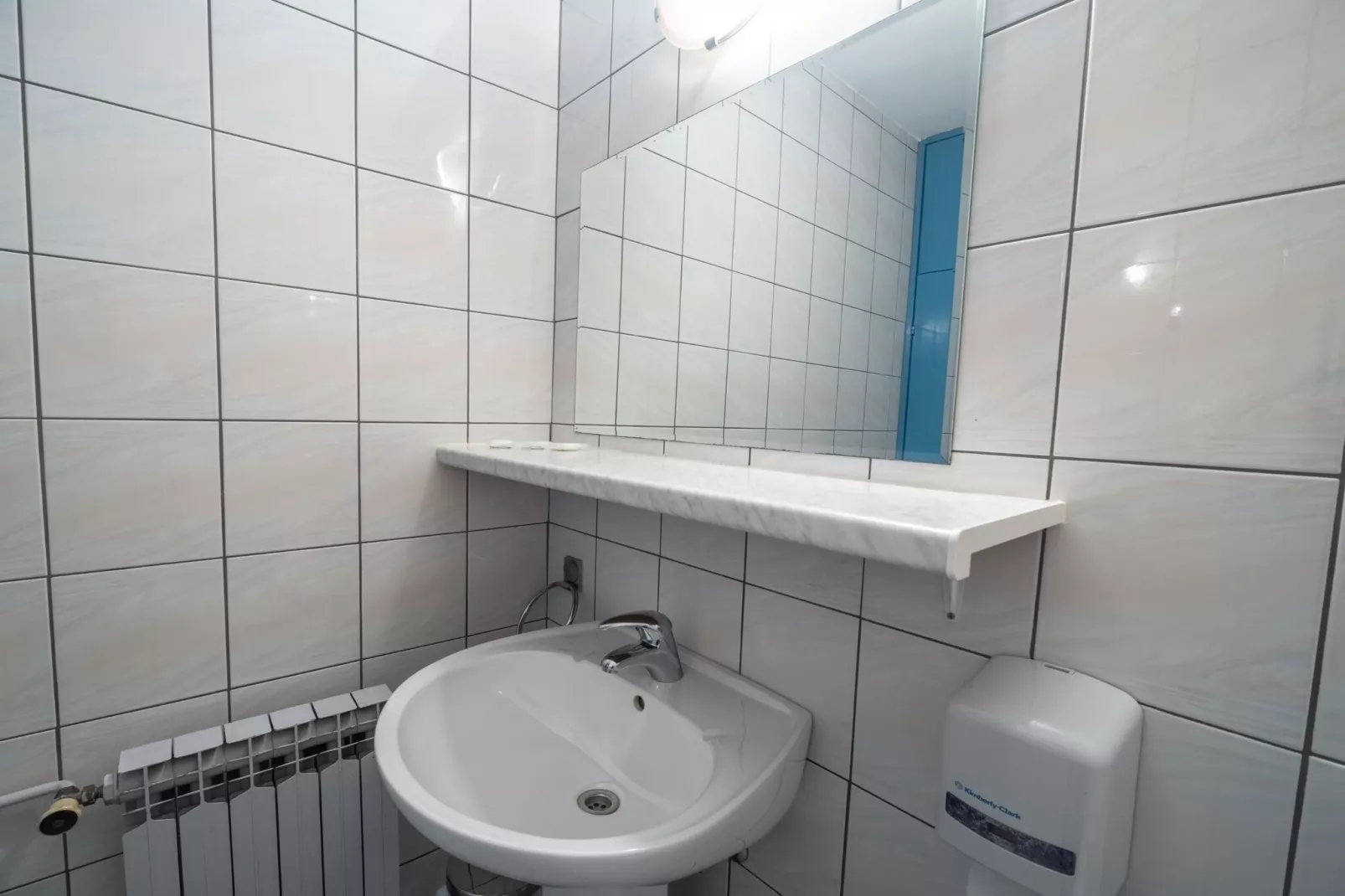 Hotel Issa - Quadruple Room Sea View-Badkamer