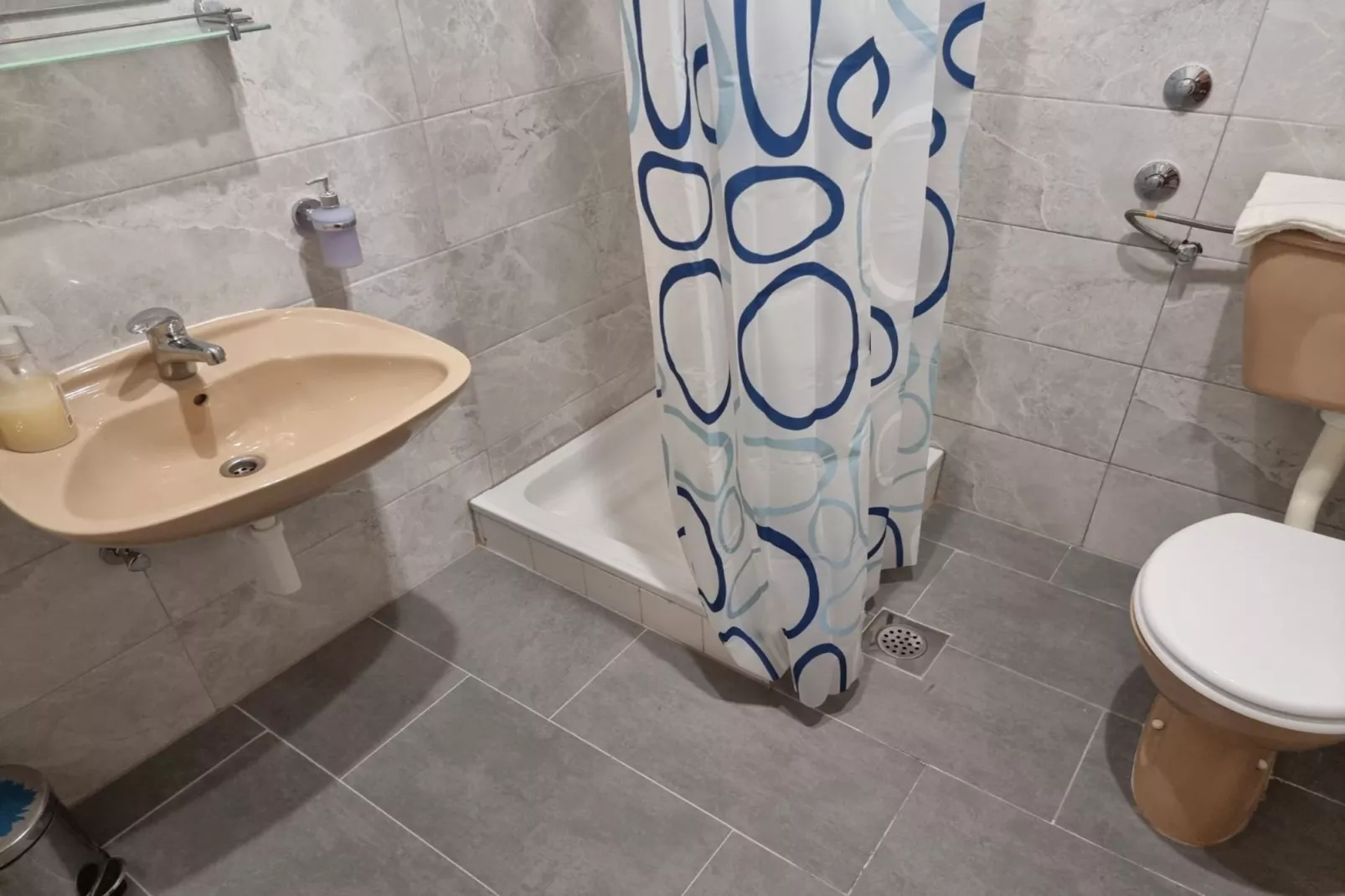 Apartments Željka - Studio Apartment with Terrace with Sea View (5)-Badkamer