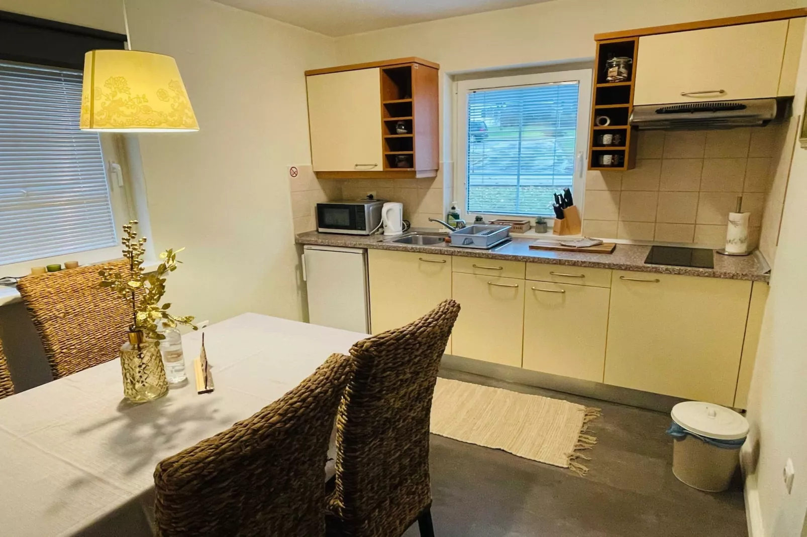 Rustic and Radiant Retreat Apartments with Terrace - Classic One Bedroom Apartment with Terrace (owner app 12)-Eetkamer