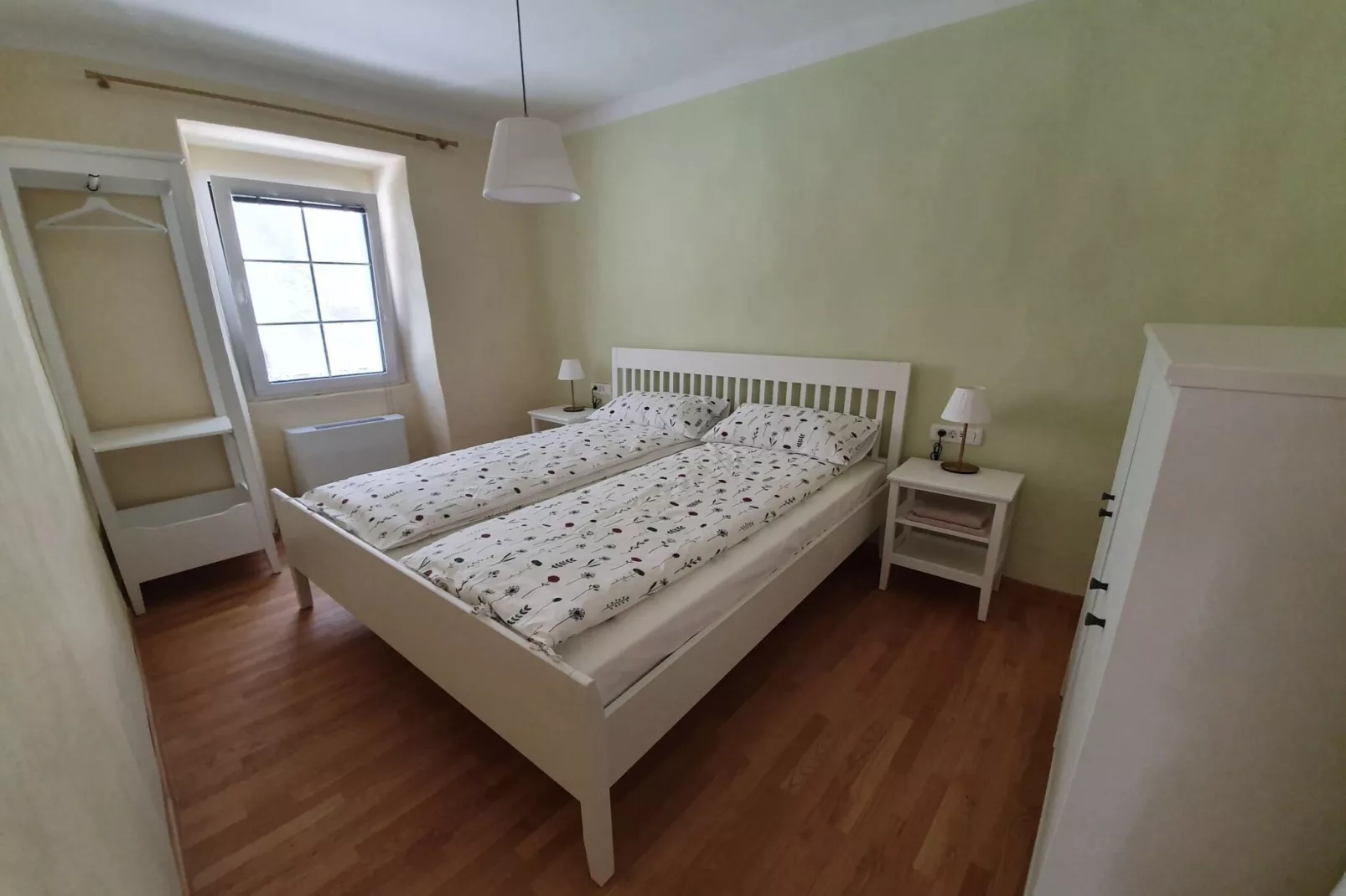 Komen Getaway Holiday Home with Balcony - Four Bedroom Holiday Home with Balcony-Slaapkamer