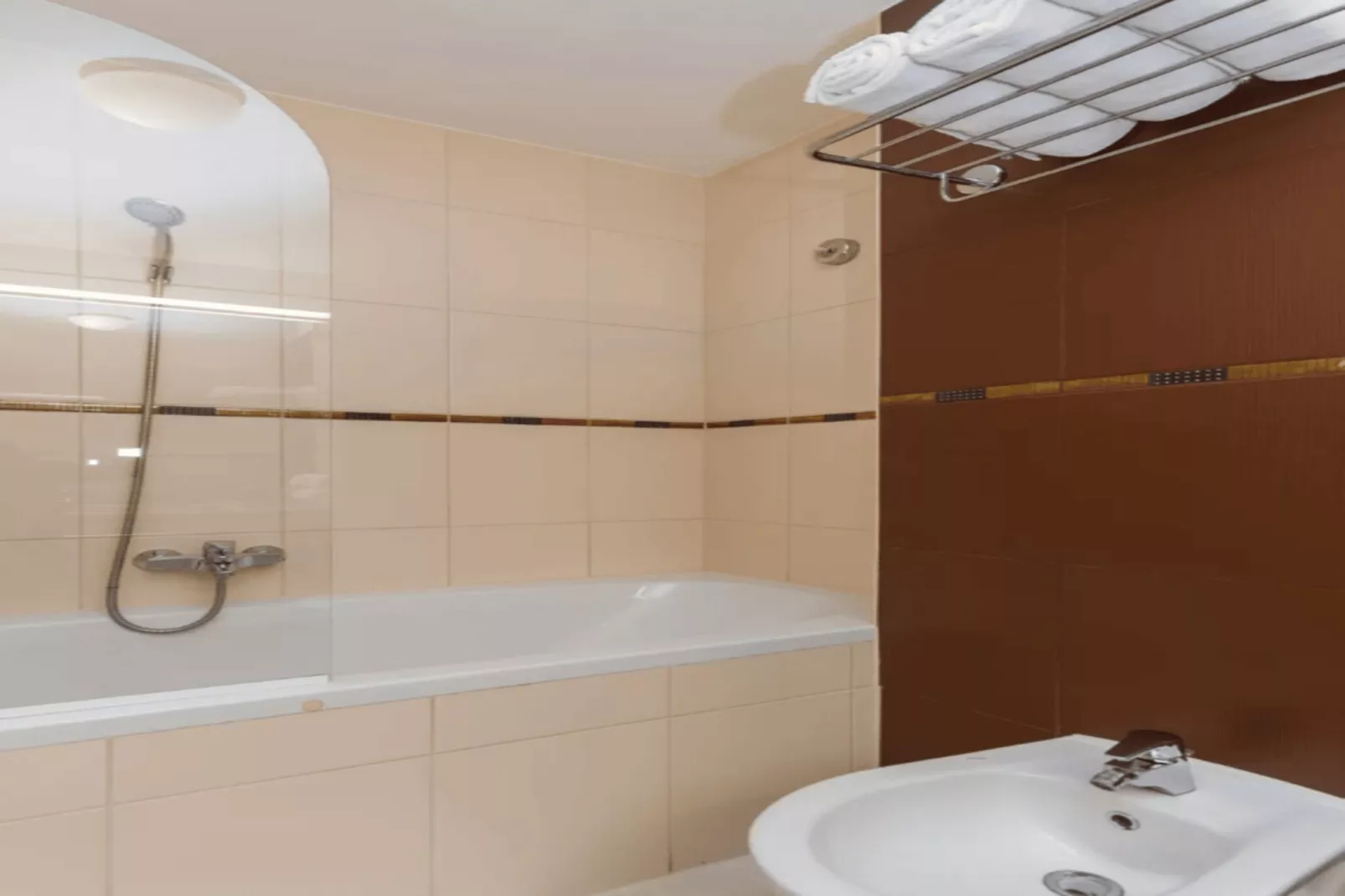 Marina Portorož Family Friendly Apartment 1 - One Bedroom Apartment-Badkamer