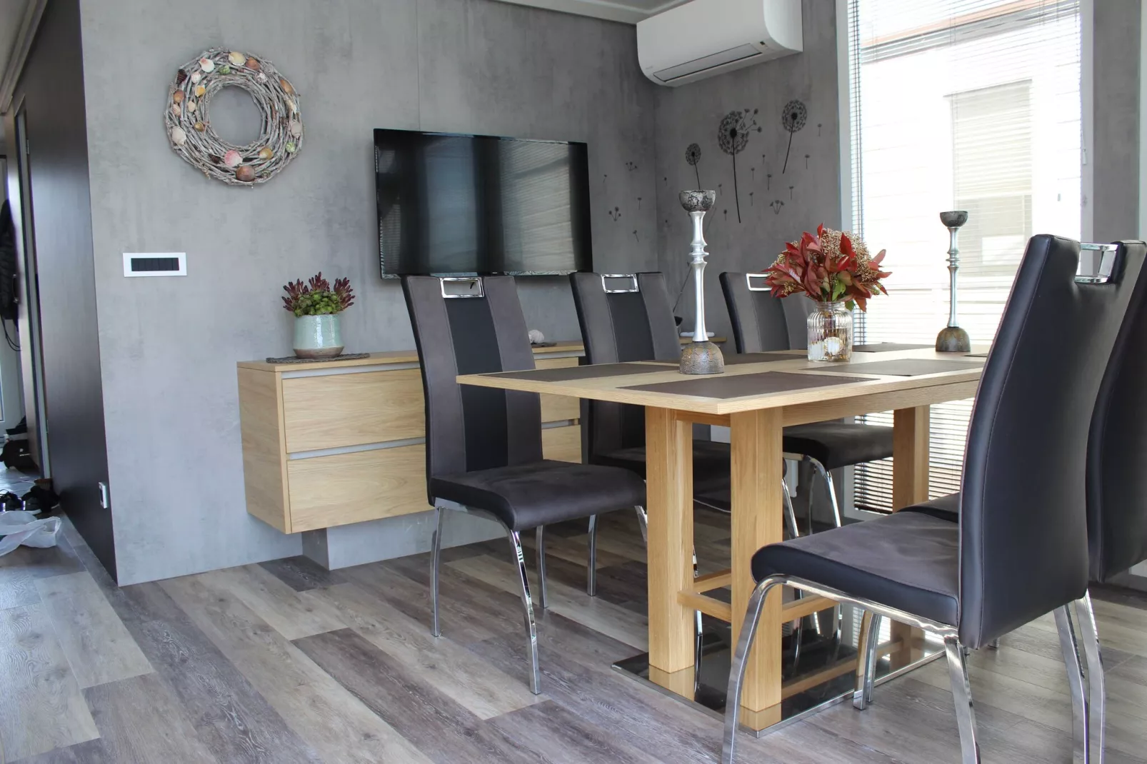 The Seaborn Residence - Two Bedroom Floating House-Eetkamer