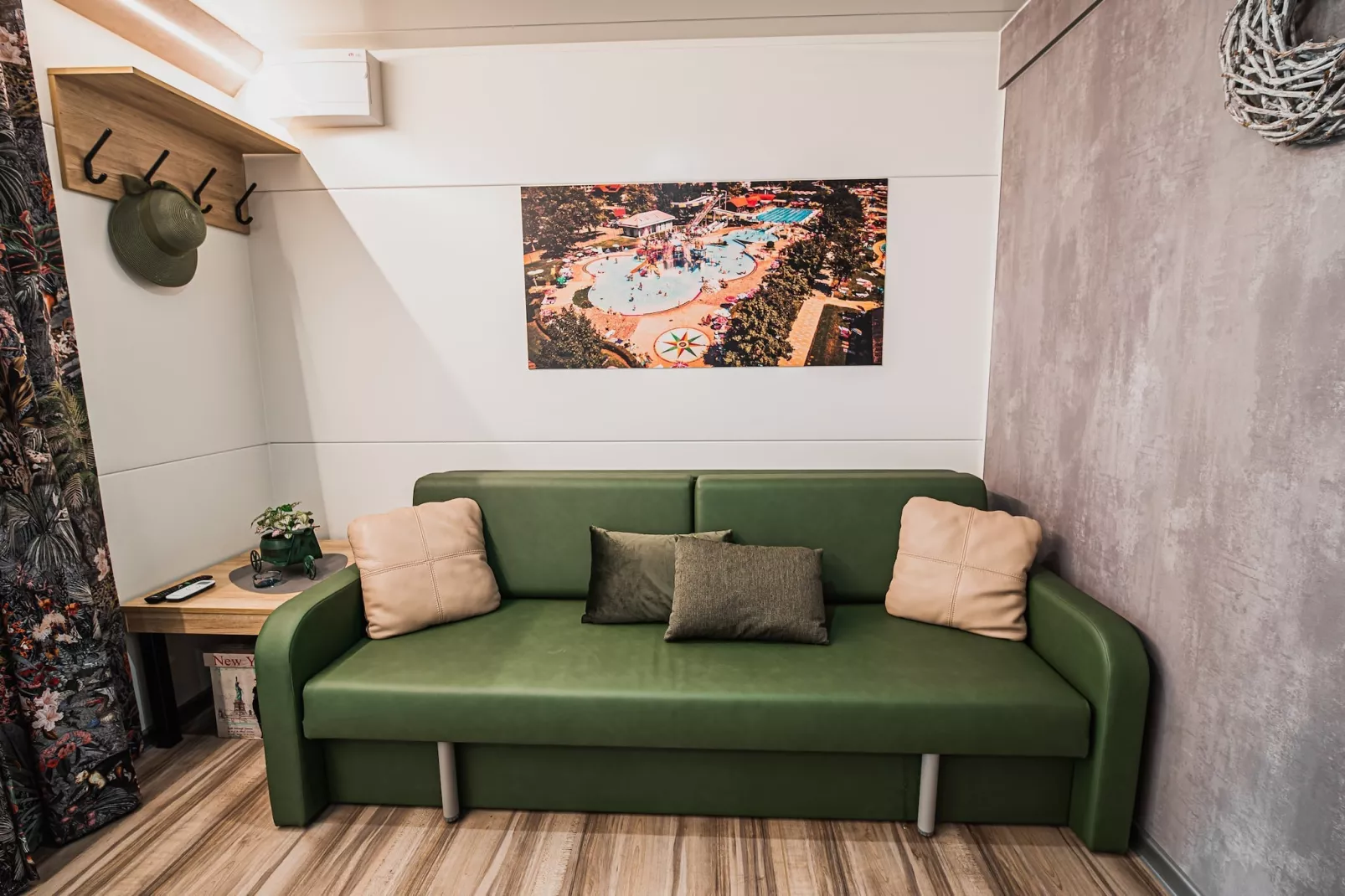 Lake Serenity Premium Mobile Homes with Thermal Riviera Tickets - Twho Bedroom Mobile Home 15\/012-Woonkamer