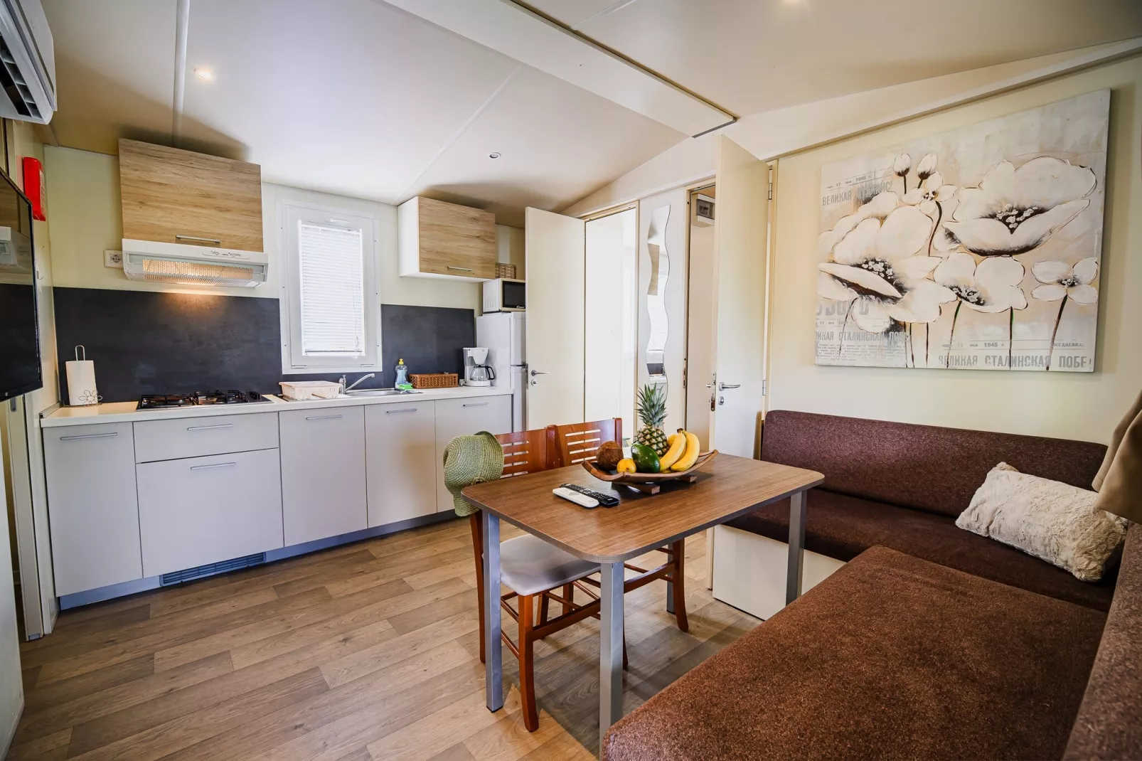 Waterside Retreat Mobile Homes with Thermal Riviera Tickets - Three Bedroom Mobile Home with Lake View (owner 6)-Slaapkamer