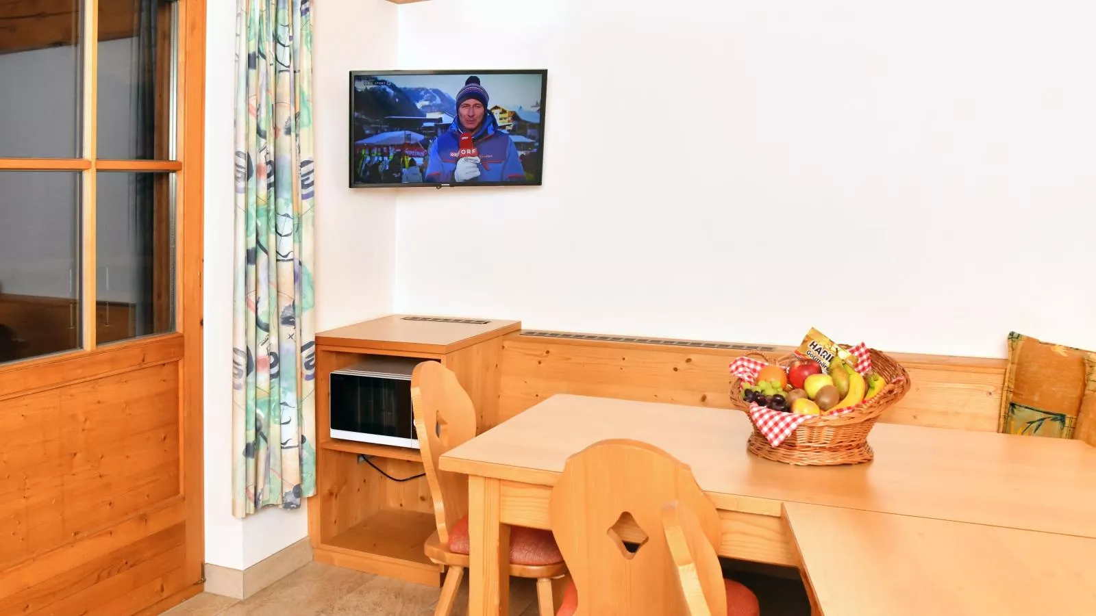 Apartments Next To The Ski Lift PH-Eetkamer