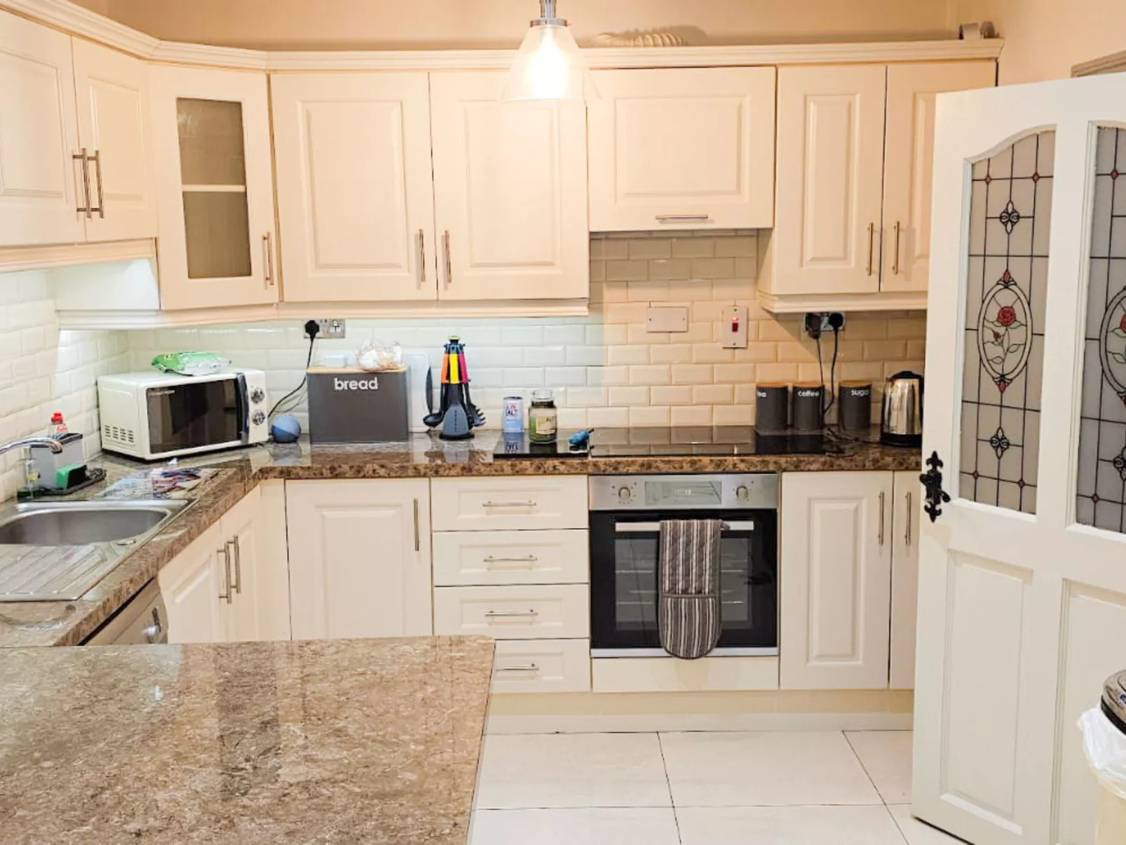 Passage East Holiday Home-Binnen