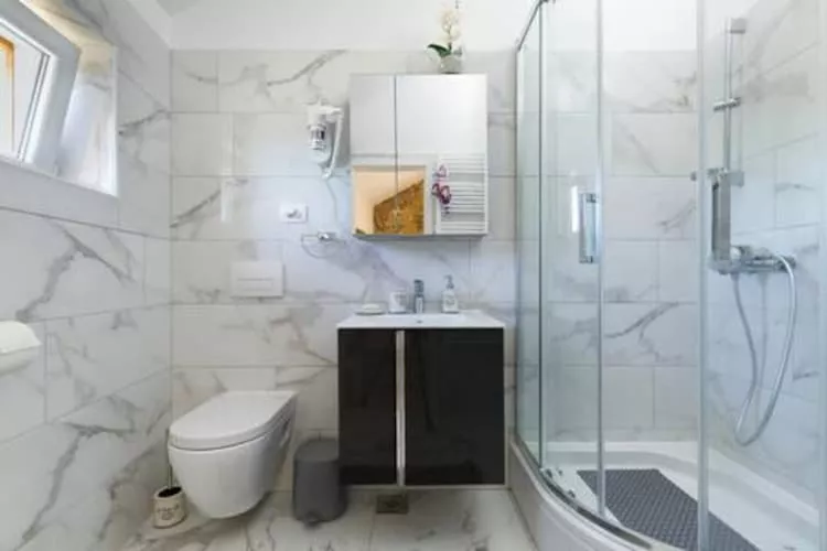 Holiday Home Lišnjak - Three Bedroom Holiday Home with Pool-Badkamer