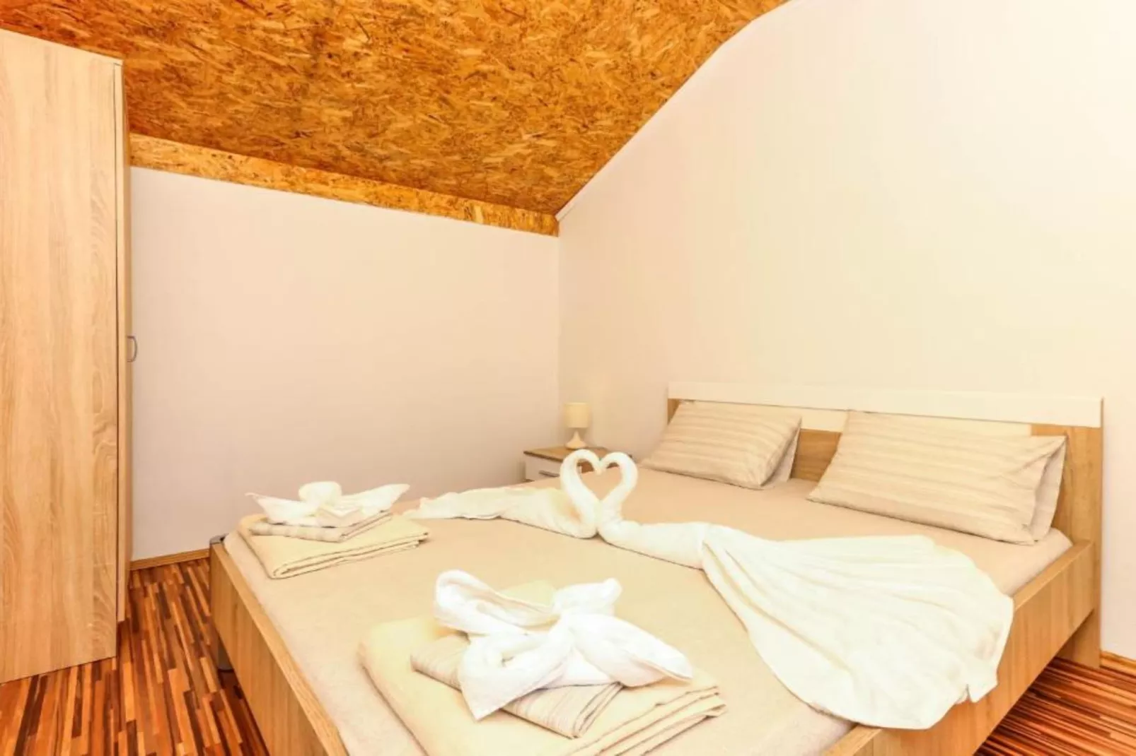 Beachfront Escape – Steps from the Crystal-Clear Sea - One Bedroom Apartment 2-Slaapkamer