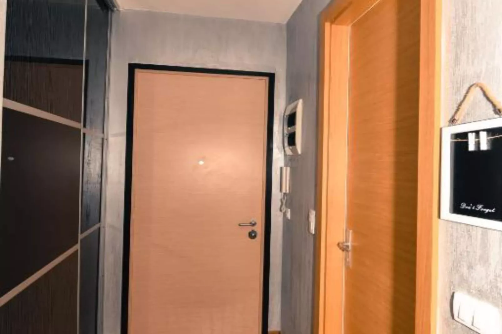 Chic Budva City Retreat - Studio Apartment with Balcony-Slaapkamer