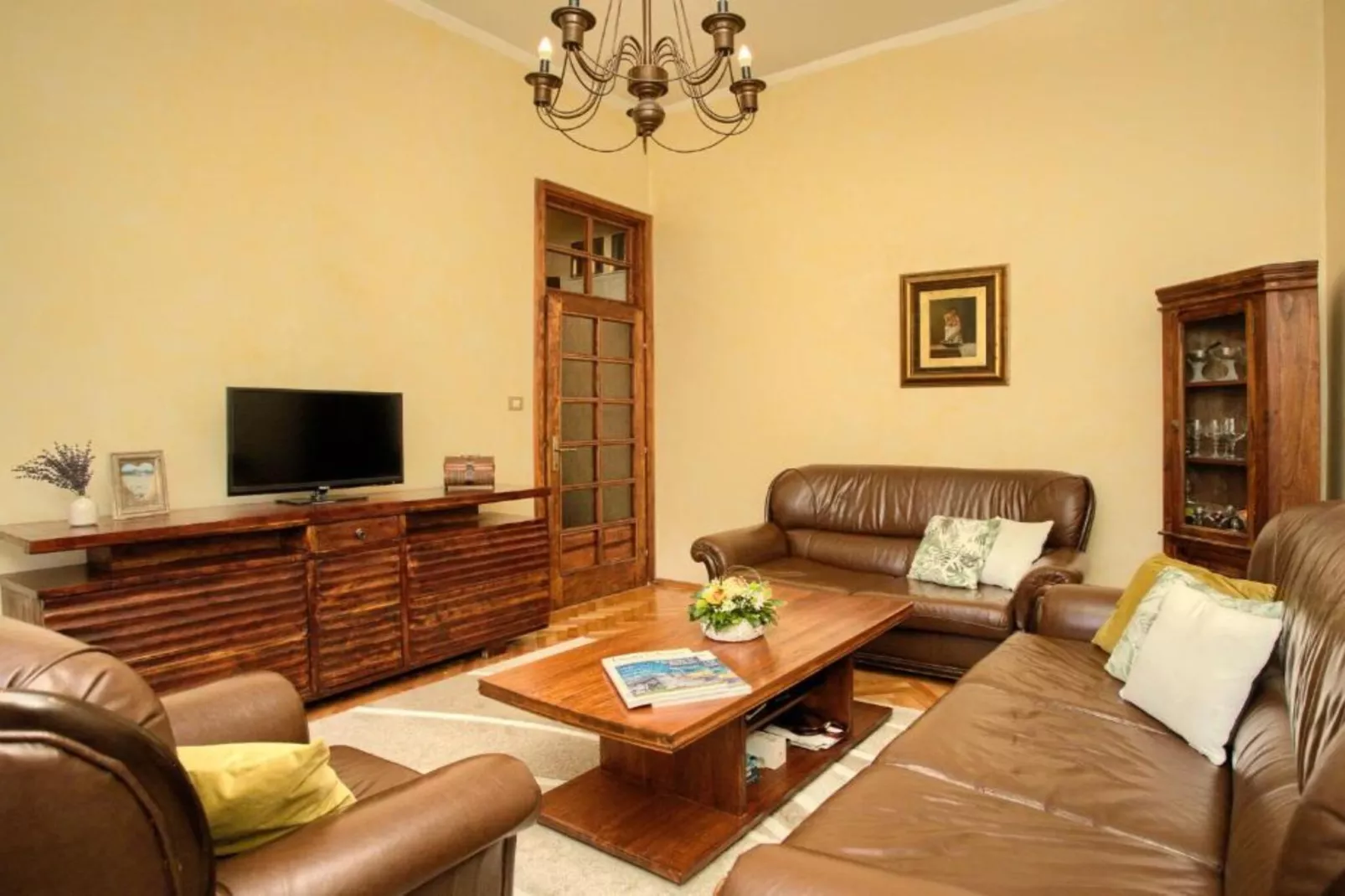 Kotor Old Town Charm Apartment - Two Bedroom Apartment-Woonkamer