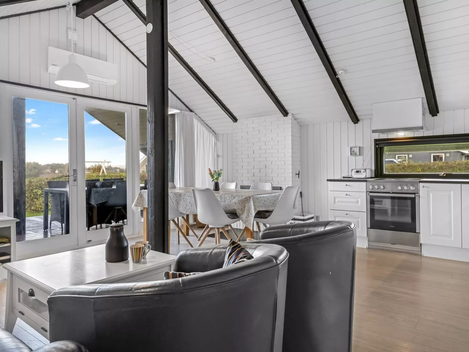 "Filipa" - 200m from the sea-Binnen