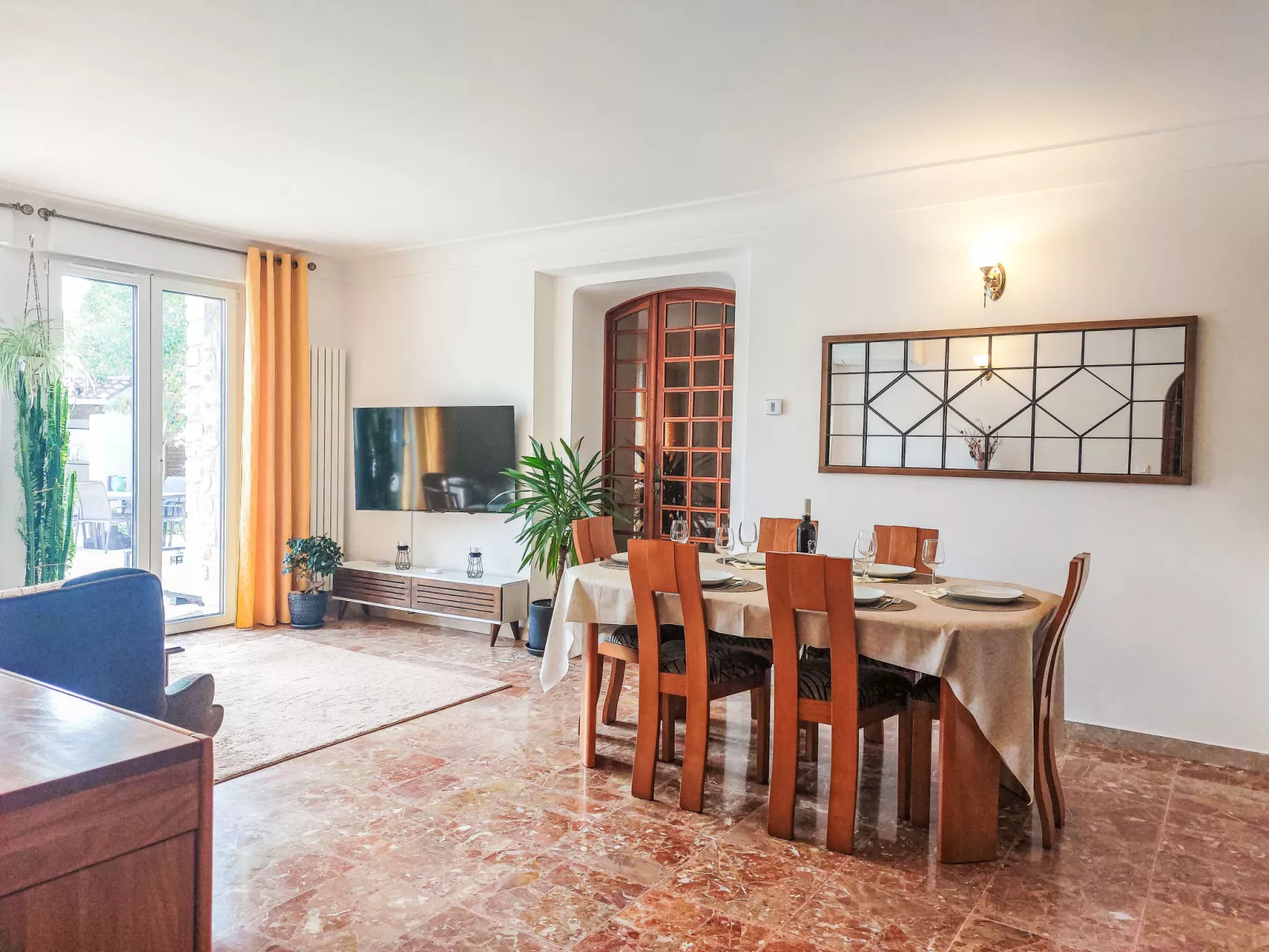 Les Pierres Fleuries-Binnen