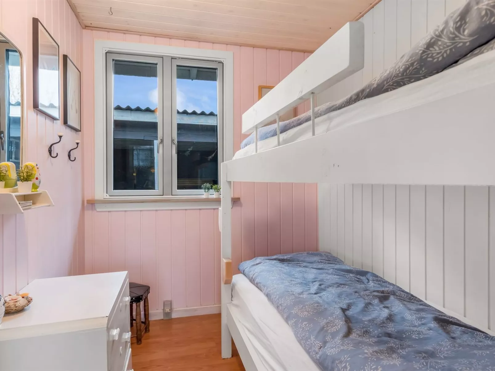 "Hughlek" -  from the sea-Binnen